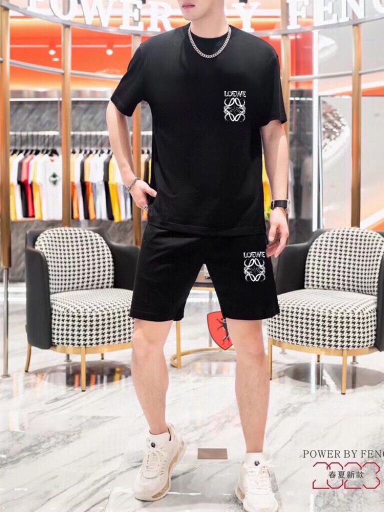 Loewe 品牌【LOEWE罗意威】 2025新款男士短袖短裤套装 销售 市面高端版本 手感细腻柔软 让你穿着更加舒适 立体裁剪版型超赞 尺码:M-5XL下单请报身高体重