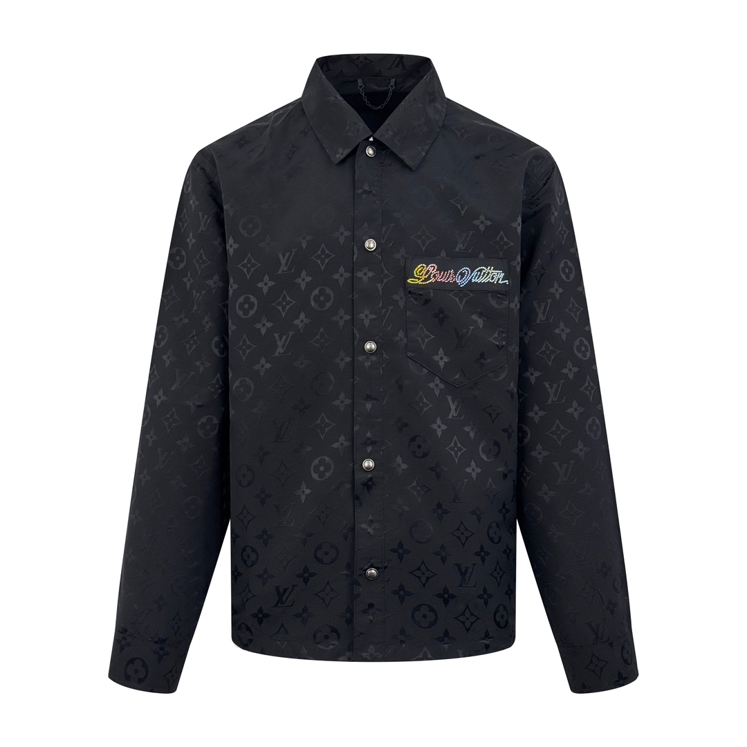 。LOUIS VUITTON 波纹提花夹克式衬衫
定制桑棉天然柔织清韵料 质感上乘 舒适贴肤 以深邃黑色