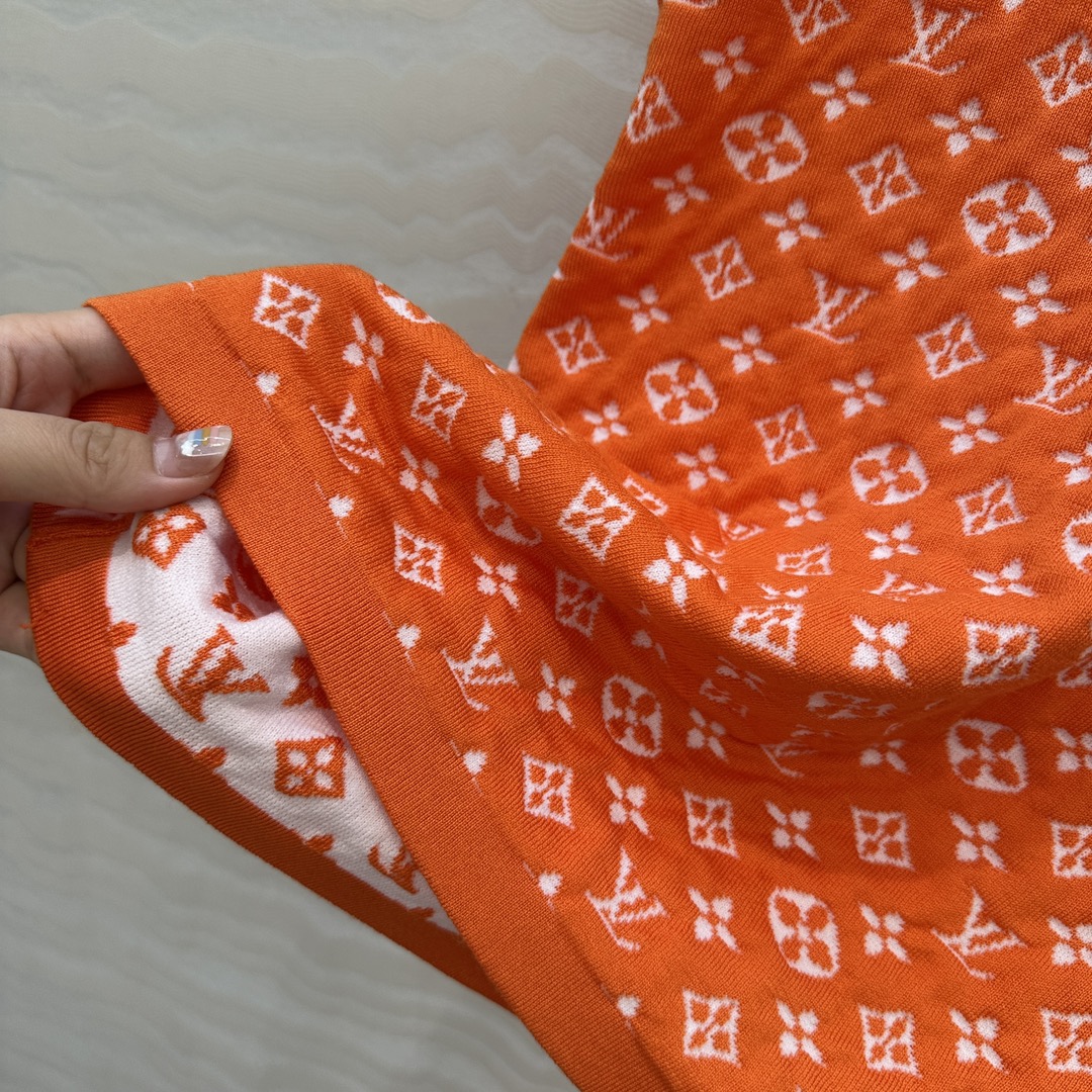 独家首发❤️原单品质！25s春夏 度假新品针织U领上衣。定制MONOGRAM提花撞色。18针徳国机圆桶提