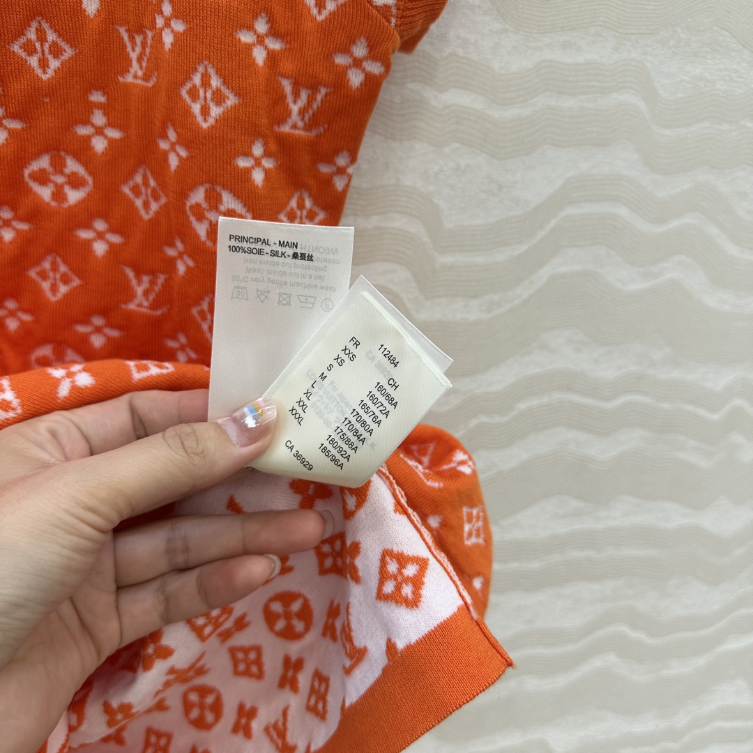 独家首发❤️原单品质！25s春夏 度假新品针织U领上衣。定制MONOGRAM提花撞色。18针徳国机圆桶提