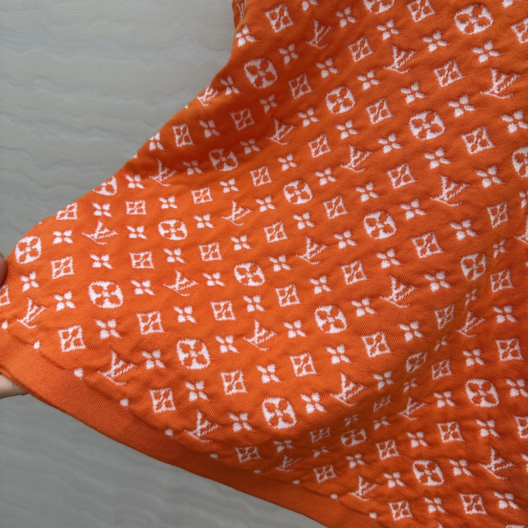 独家首发❤️原单品质！25s春夏 度假新品针织U领上衣。定制MONOGRAM提花撞色。18针徳国机圆桶提