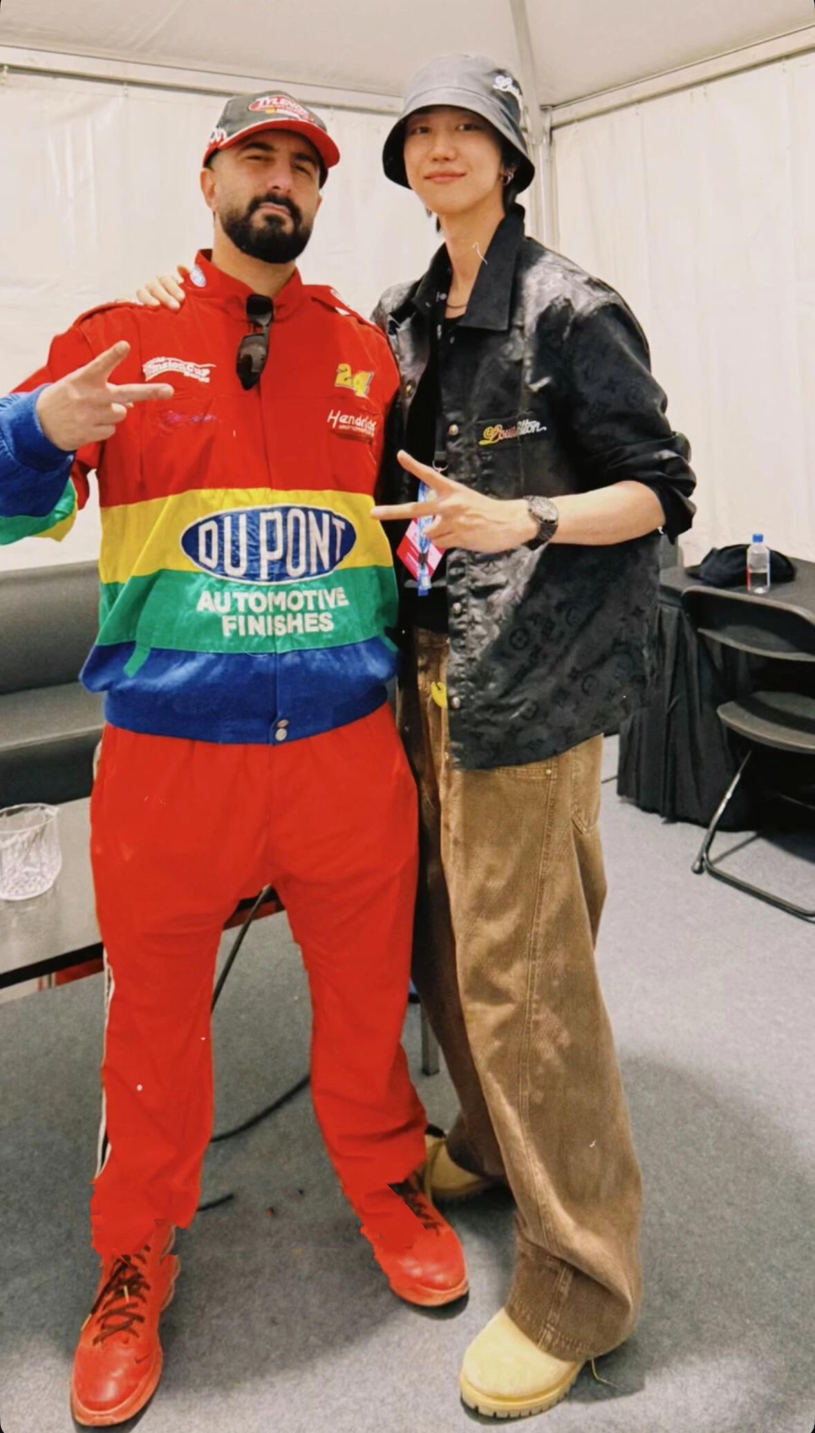 。LOUIS VUITTON 波纹提花夹克式衬衫
定制桑棉天然柔织清韵料 质感上乘 舒适贴肤 以深邃黑色