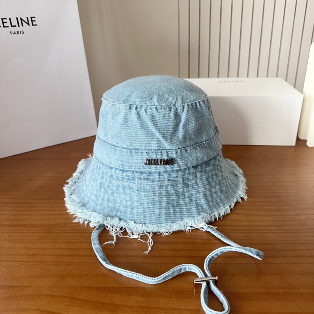 


jacquemu*潮酷渔夫帽来啦😎🔅
休闲潮酷风，超经典百搭单品💯
出门凹造型的点亮搭配🤩
重要的