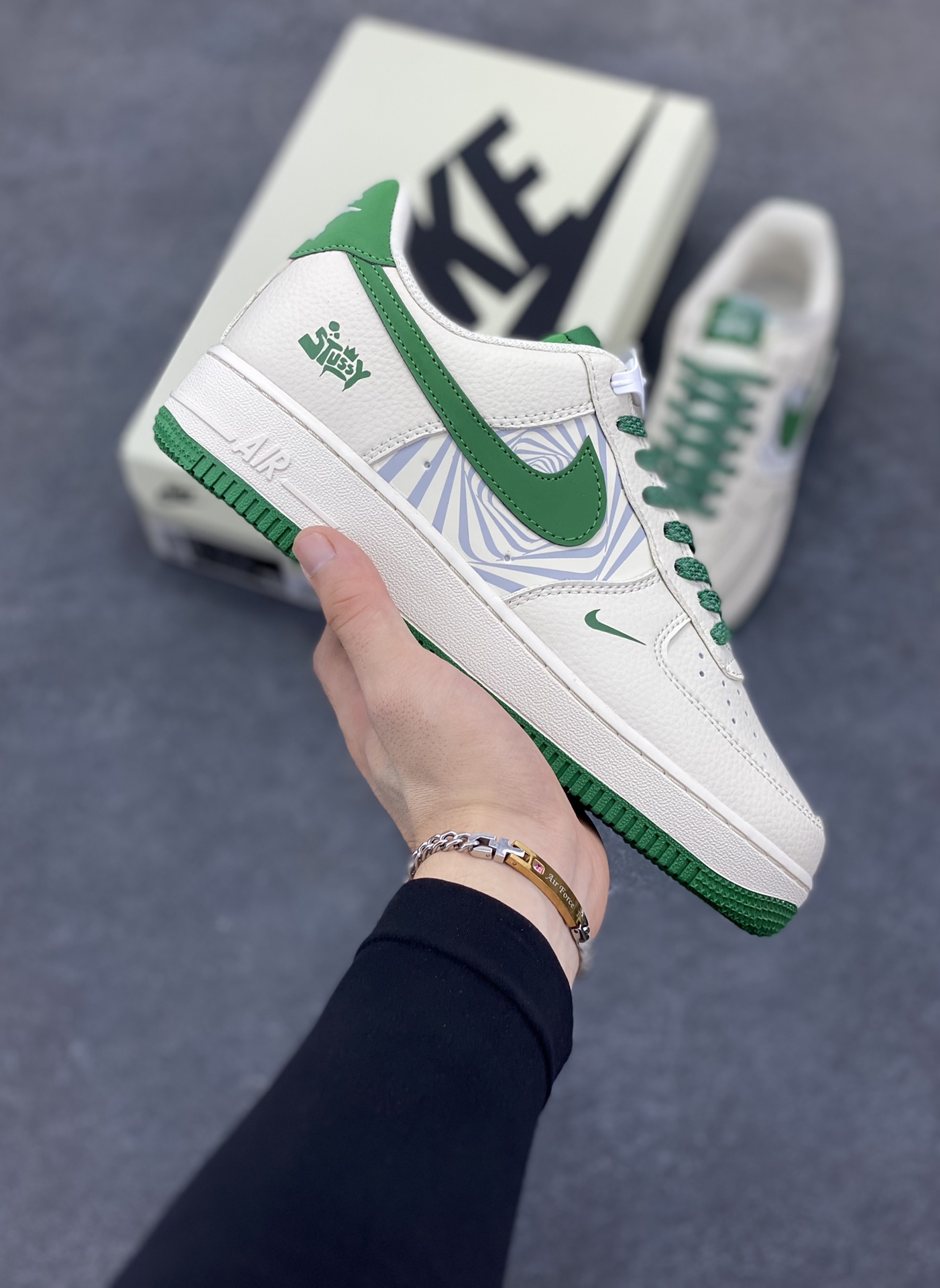 Nike Air Force 1 \’07 Low “斯图西联名——米绿反光”空军一号 低帮 运动鞋 休闲鞋 折边针车 工艺难度大 原楦头原纸板 原装鞋盒 定制五金配件 内置全掌气垫 原厂鞋底 货号:HJ3318-001 尺码:36 36.5 37.5 38 38.5 39 40 40.5 41 42 42.5 43 44 44.5 45-选品中心