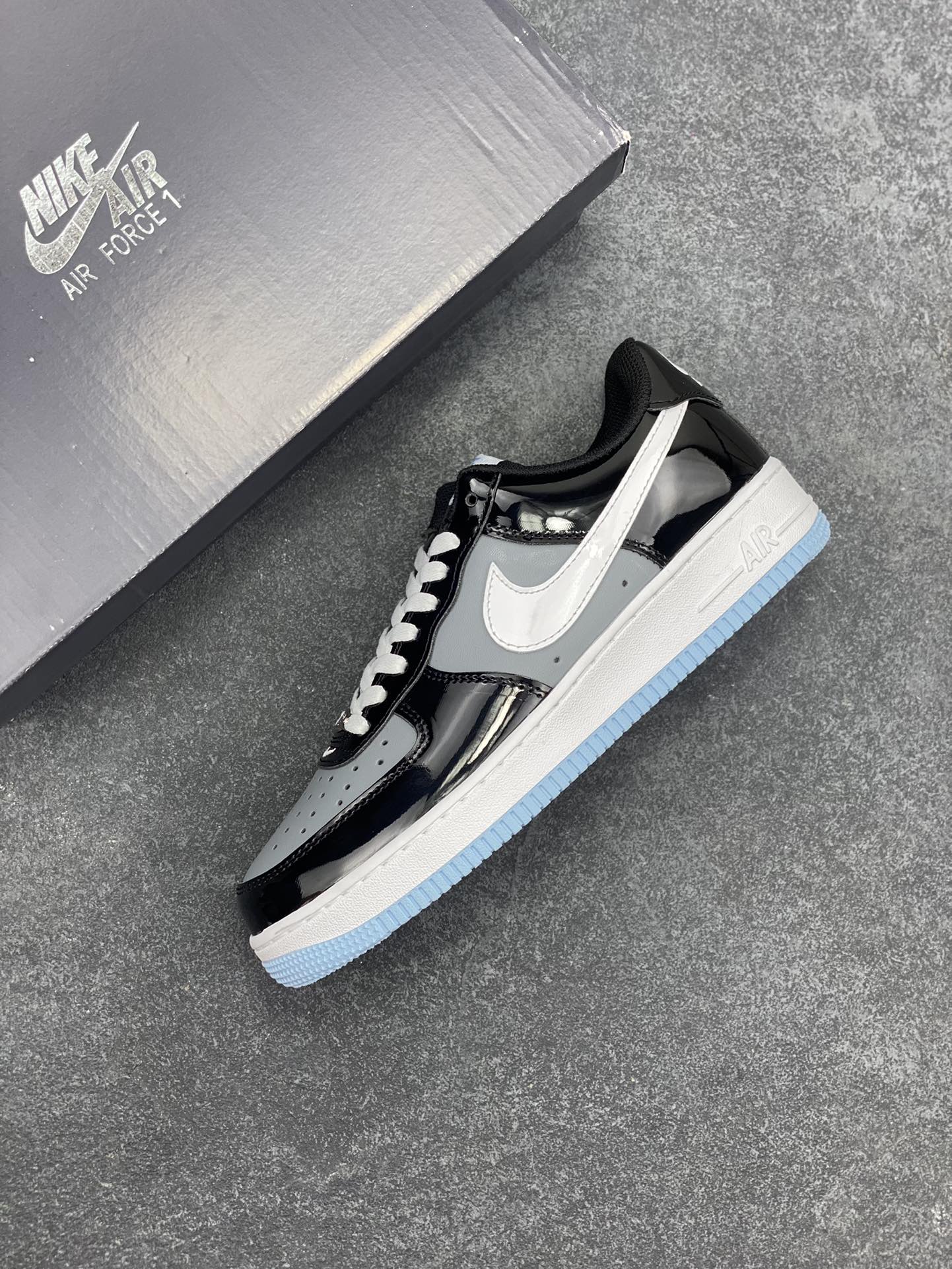 图片[7]-Nike Air Force 1 Low 空军一号低帮百搭休闲运动板鞋。柔软、弹性十足的缓震性能和出色的中底设计，横跨复古与现代的外型结合，造就出风靡全球三十多年的Force 1，直到今天还深受青睐。 货号：IB7676-001 尺码：36 36.5 37.5 38 38.5 39 40 40.5 41 42 42.5 43 44 44.5 45-选品中心