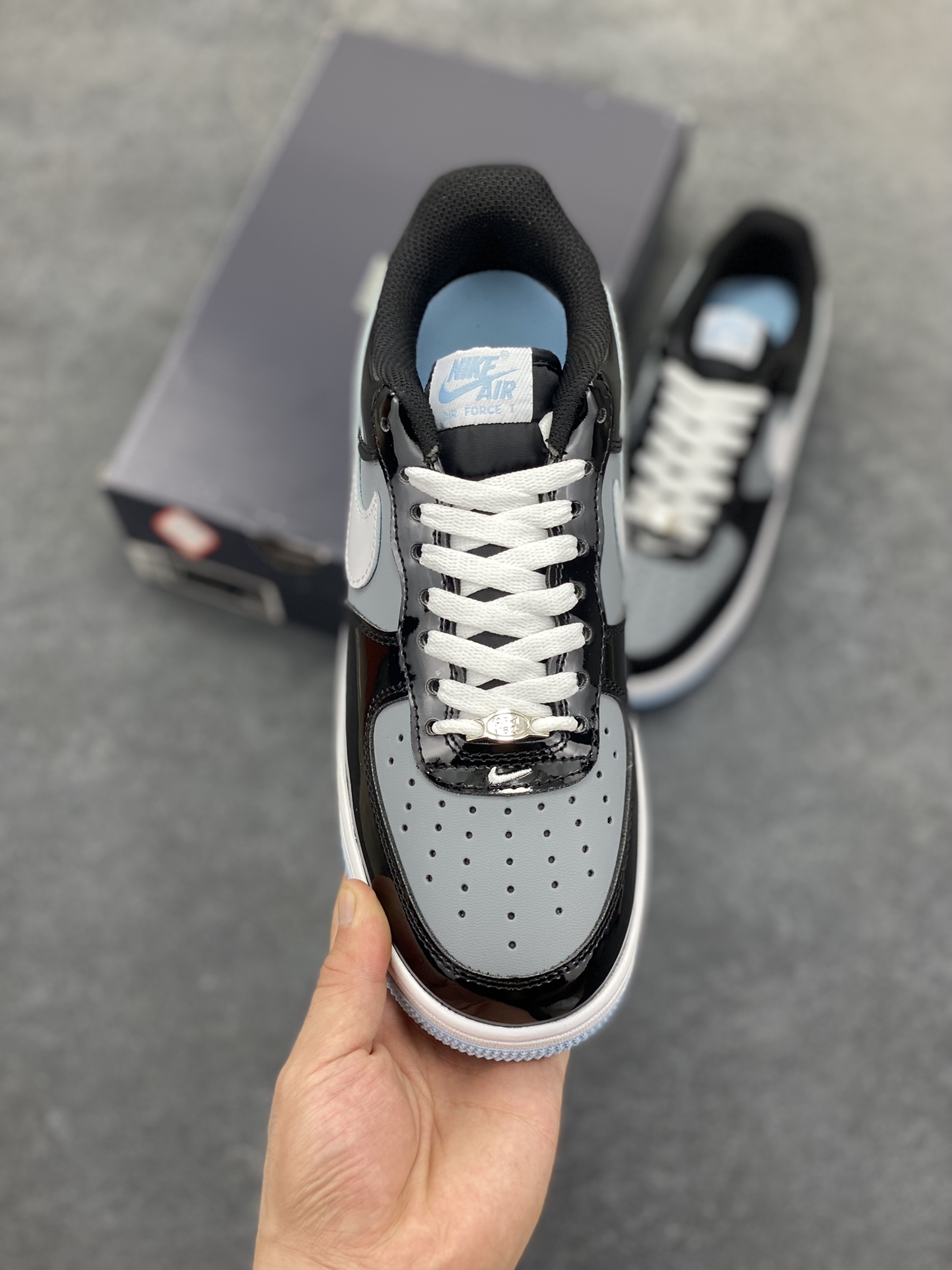 图片[2]-Nike Air Force 1 Low 空军一号低帮百搭休闲运动板鞋。柔软、弹性十足的缓震性能和出色的中底设计，横跨复古与现代的外型结合，造就出风靡全球三十多年的Force 1，直到今天还深受青睐。 货号：IB7676-001 尺码：36 36.5 37.5 38 38.5 39 40 40.5 41 42 42.5 43 44 44.5 45-选品中心