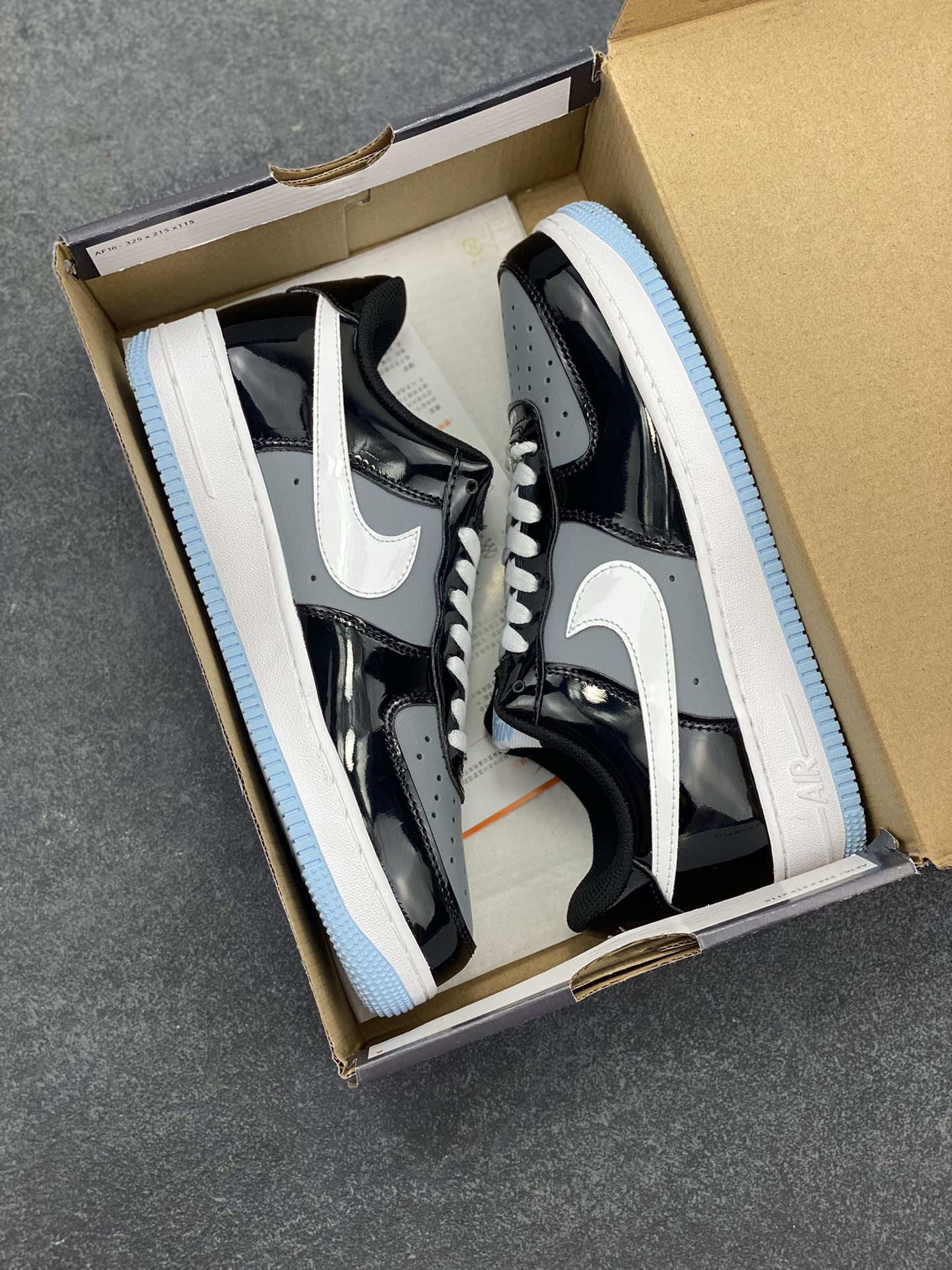 图片[9]-Nike Air Force 1 Low 空军一号低帮百搭休闲运动板鞋。柔软、弹性十足的缓震性能和出色的中底设计，横跨复古与现代的外型结合，造就出风靡全球三十多年的Force 1，直到今天还深受青睐。 货号：IB7676-001 尺码：36 36.5 37.5 38 38.5 39 40 40.5 41 42 42.5 43 44 44.5 45-选品中心