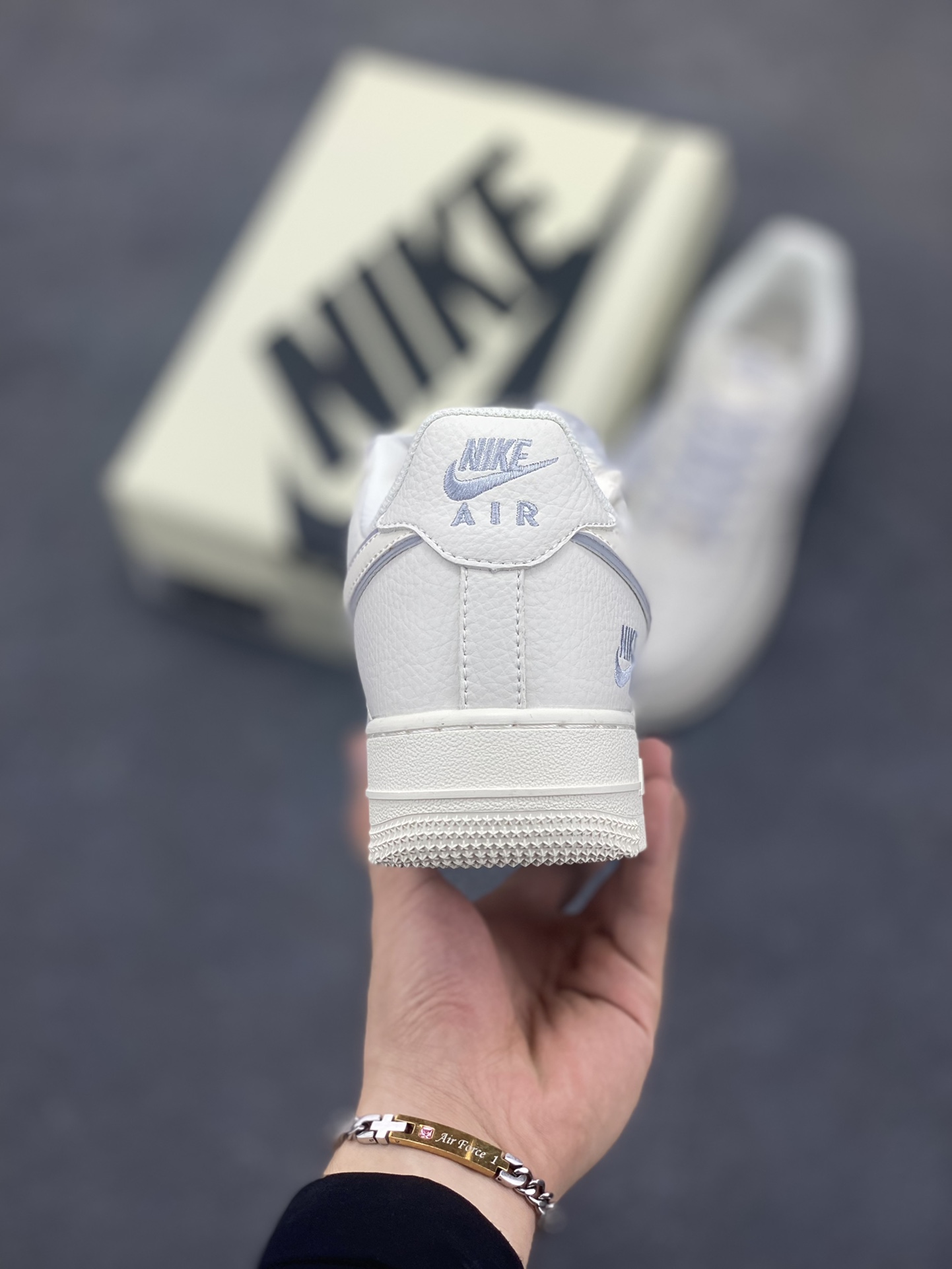 图片[4]-NIke Air Force 1 \’07 Low “NIKE联名——米灰边”空军一号 低帮 运动鞋 休闲鞋 折边针车 工艺难度大 原楦头原纸板 原装鞋盒 定制五金配件 内置全掌气垫 原厂鞋底 货号：CS5288-033 尺码：36 36.5 37.5 38 38.5 39 40 40.5 41 42 42.5 43 44 44.5 45-选品中心