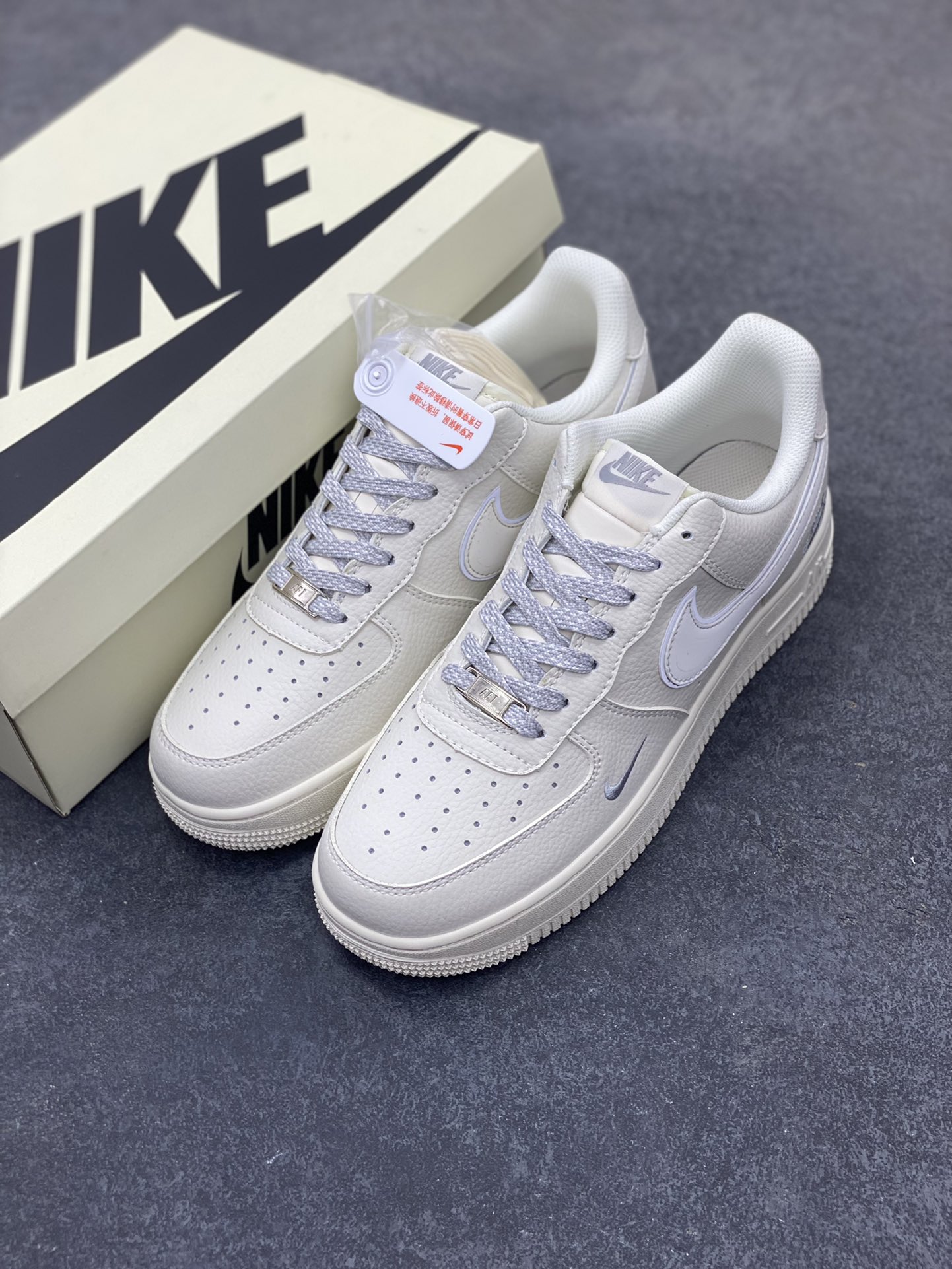 图片[8]-NIke Air Force 1 \’07 Low “NIKE联名——米灰边”空军一号 低帮 运动鞋 休闲鞋 折边针车 工艺难度大 原楦头原纸板 原装鞋盒 定制五金配件 内置全掌气垫 原厂鞋底 货号：CS5288-033 尺码：36 36.5 37.5 38 38.5 39 40 40.5 41 42 42.5 43 44 44.5 45-选品中心