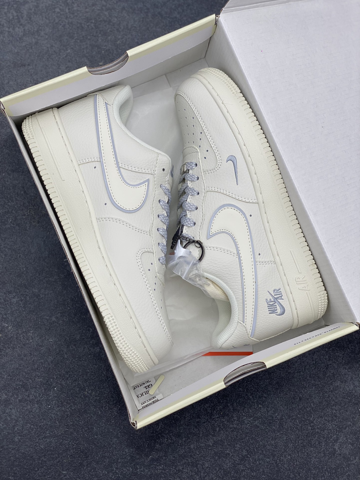 图片[9]-NIke Air Force 1 \’07 Low “NIKE联名——米灰边”空军一号 低帮 运动鞋 休闲鞋 折边针车 工艺难度大 原楦头原纸板 原装鞋盒 定制五金配件 内置全掌气垫 原厂鞋底 货号：CS5288-033 尺码：36 36.5 37.5 38 38.5 39 40 40.5 41 42 42.5 43 44 44.5 45-选品中心