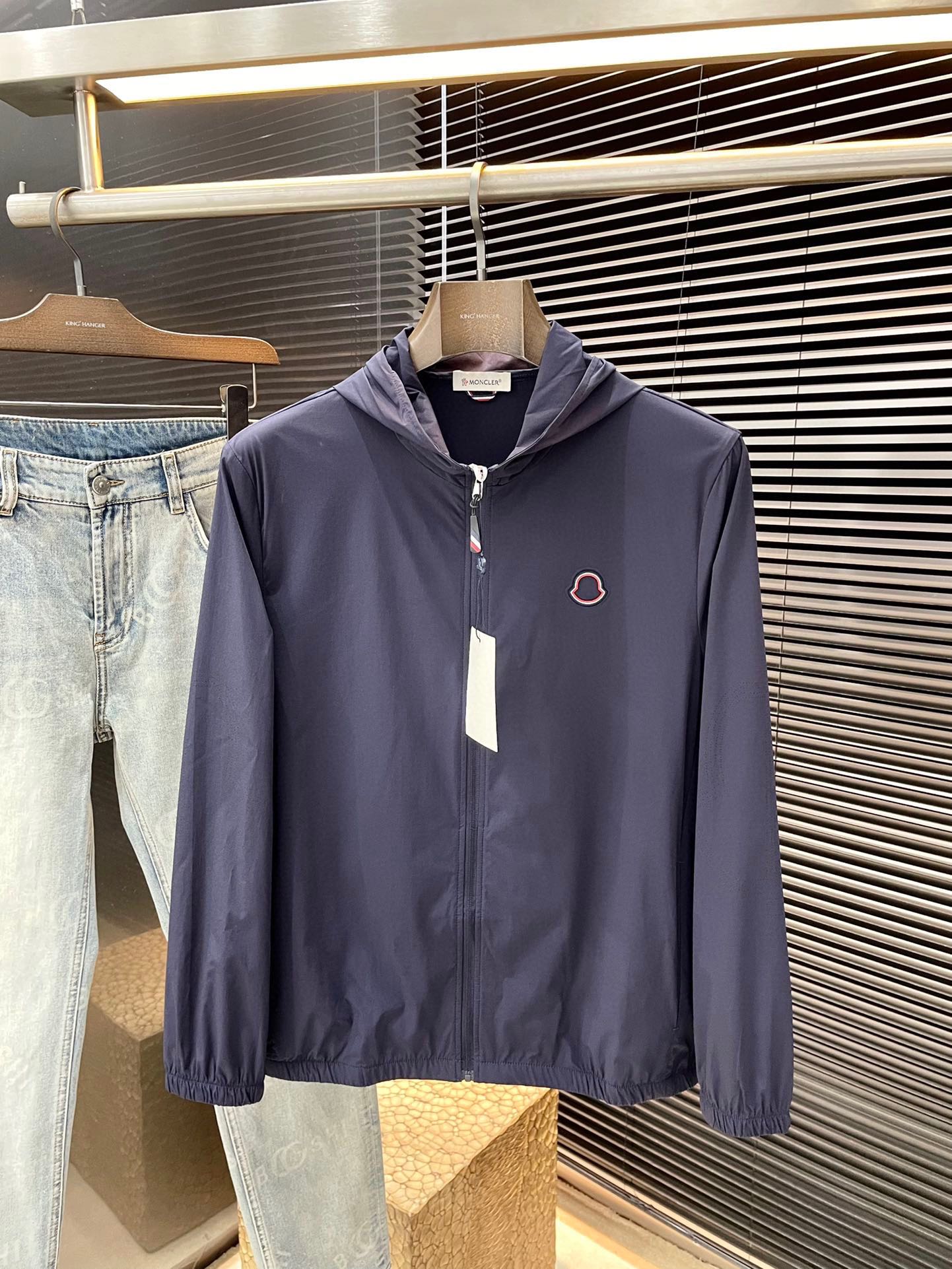 NO:484813,P Moncher- (Shirt) 2025 spring and summer sunscreen jacket, counter quality, quality counter comparison and difference!  Ultra-high crafts sunscreen clothing Latest craftsmanship, breathable and thin, absolutely fashionable and imported nylon fabrics for customers, comfortable and stylish, original LOGO flower punching process, elastic and tightening design of cuffs and hem, excellent upper body size 48-56,,Moncler, jackets & coats,alexander wang19860909P  Moncher-（蒙口）2025春夏季防晒外套,专柜品质 品质专柜对比区别！超高工艺的防晒服 最新工艺面料 透气轻薄 绝对潮流时尚、客供进口锦纶面料 舒适有型 原版LOGO烧花冲孔工艺 袖口与下摆松紧收口设计 上身超赞码数 48-56,,Moncler,jackets & coats,alexander wang,Men's clothing