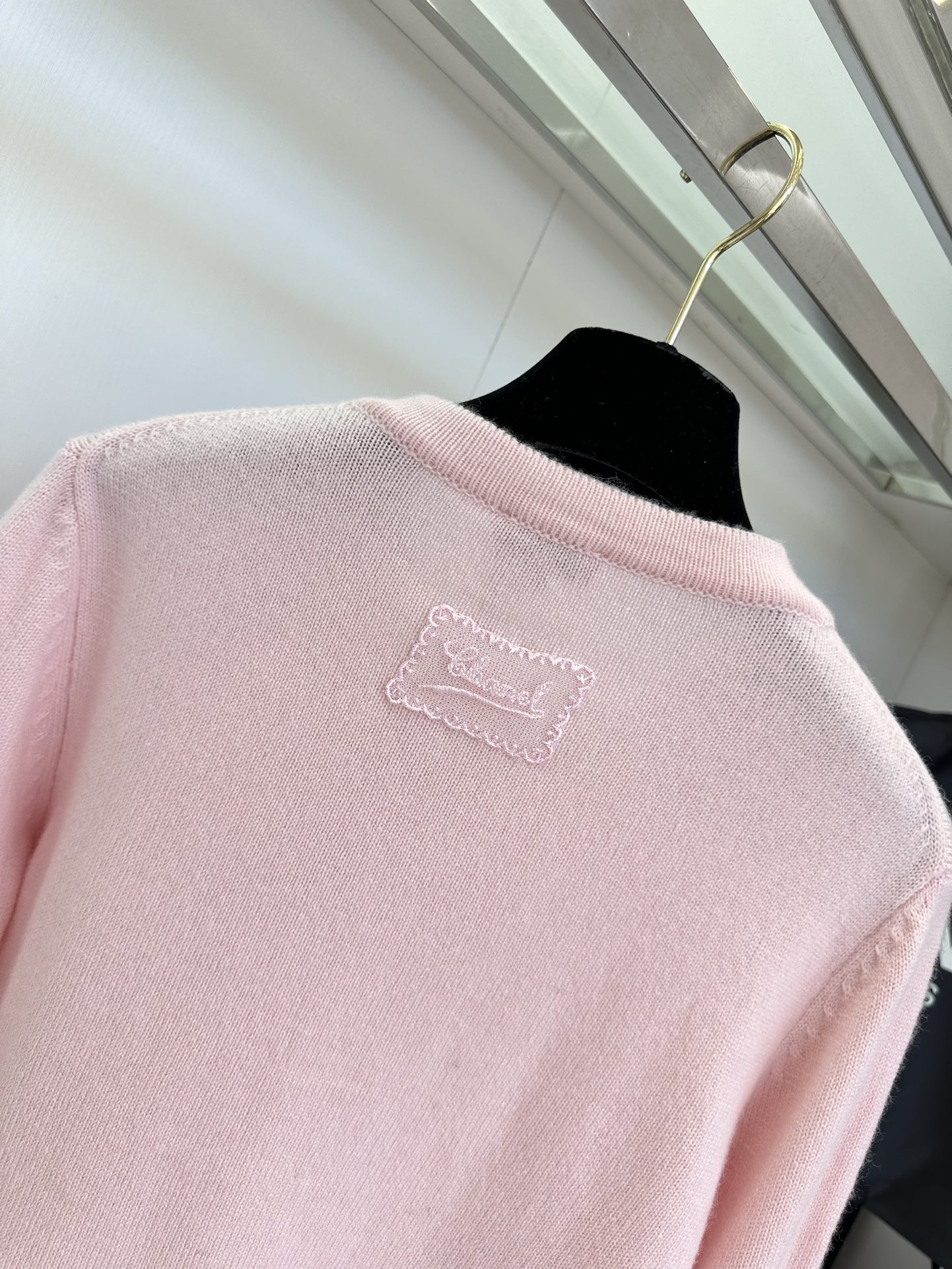 Chanel-Style Knit Cardigan: Elegant Women's Round Neck Sweater with Color Contrast Trim 4 i1753835963 8533 3
