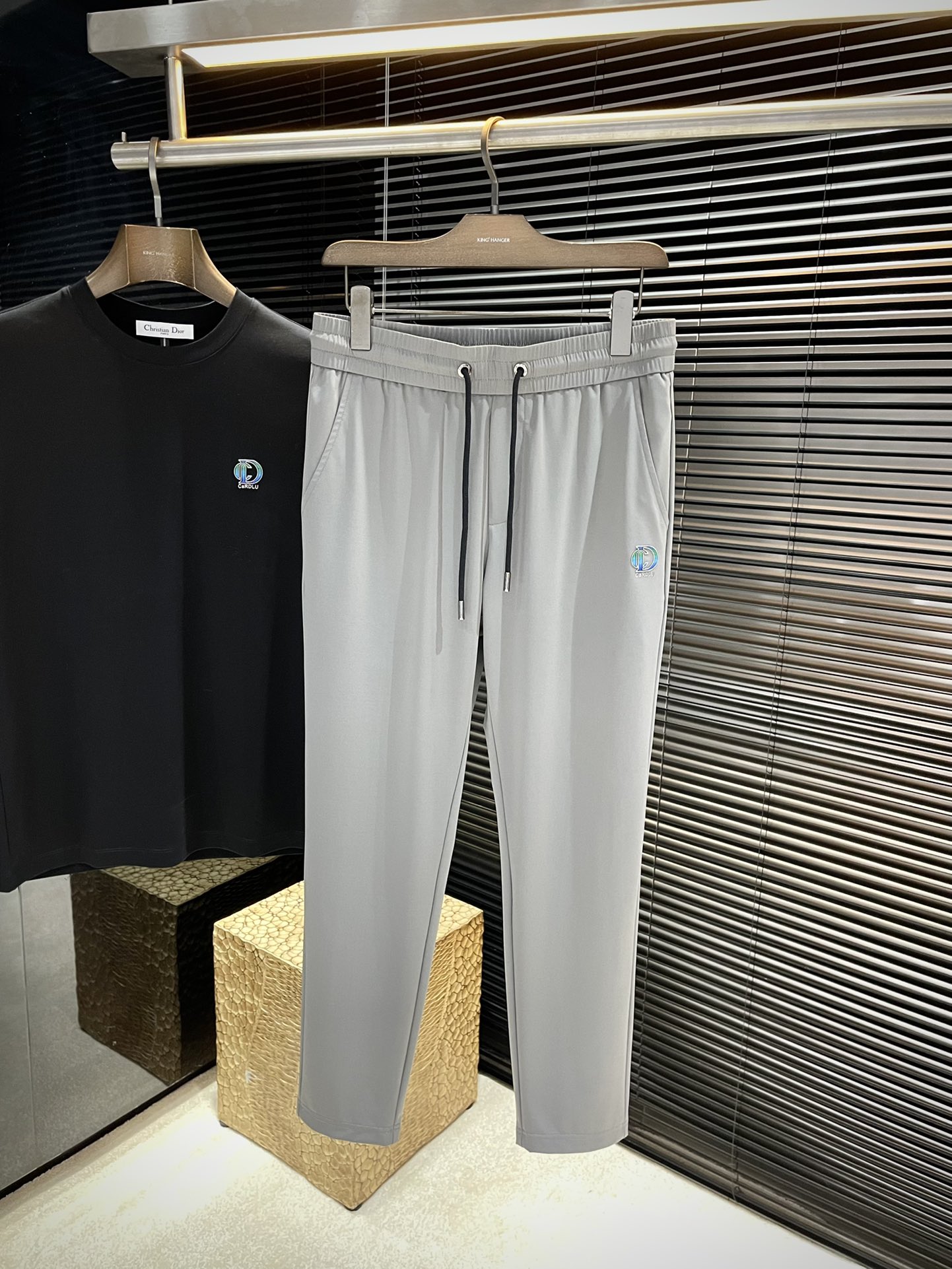 NO:509812,P Dior-2025 spring new style, the latest casual pants. The original pants are casual and versatile, casual and lazy, customized original twill fabric, full of comfort. High-end and atmospheric, does the flavor of spring have? The first choice. Number of codes 29-38 (37) purchasing level...,,dior,dior,alexander wang19860909P  Dior-（迪奥）2025春季新款,最新休闲裤.原版裤型上身休闲百搭、随性慵懒范,定制原版锦氨斜纹面料,舒适感爆棚.高端大气,春天的味道有没有,首选 .码数 29-38（37）代购级别……,,dior,dior,alexander wang,Men's clothing