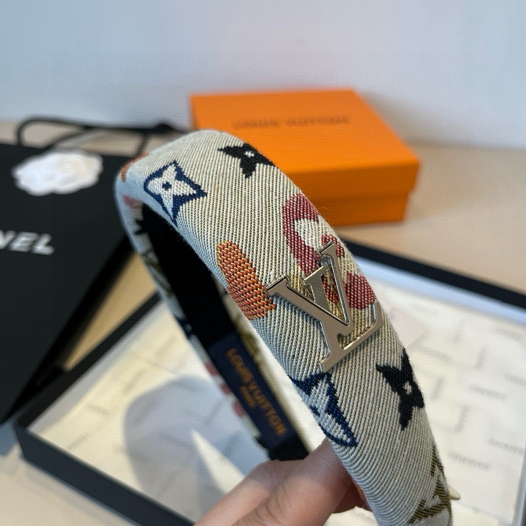 🆕

Lv路易威登新款老花发箍