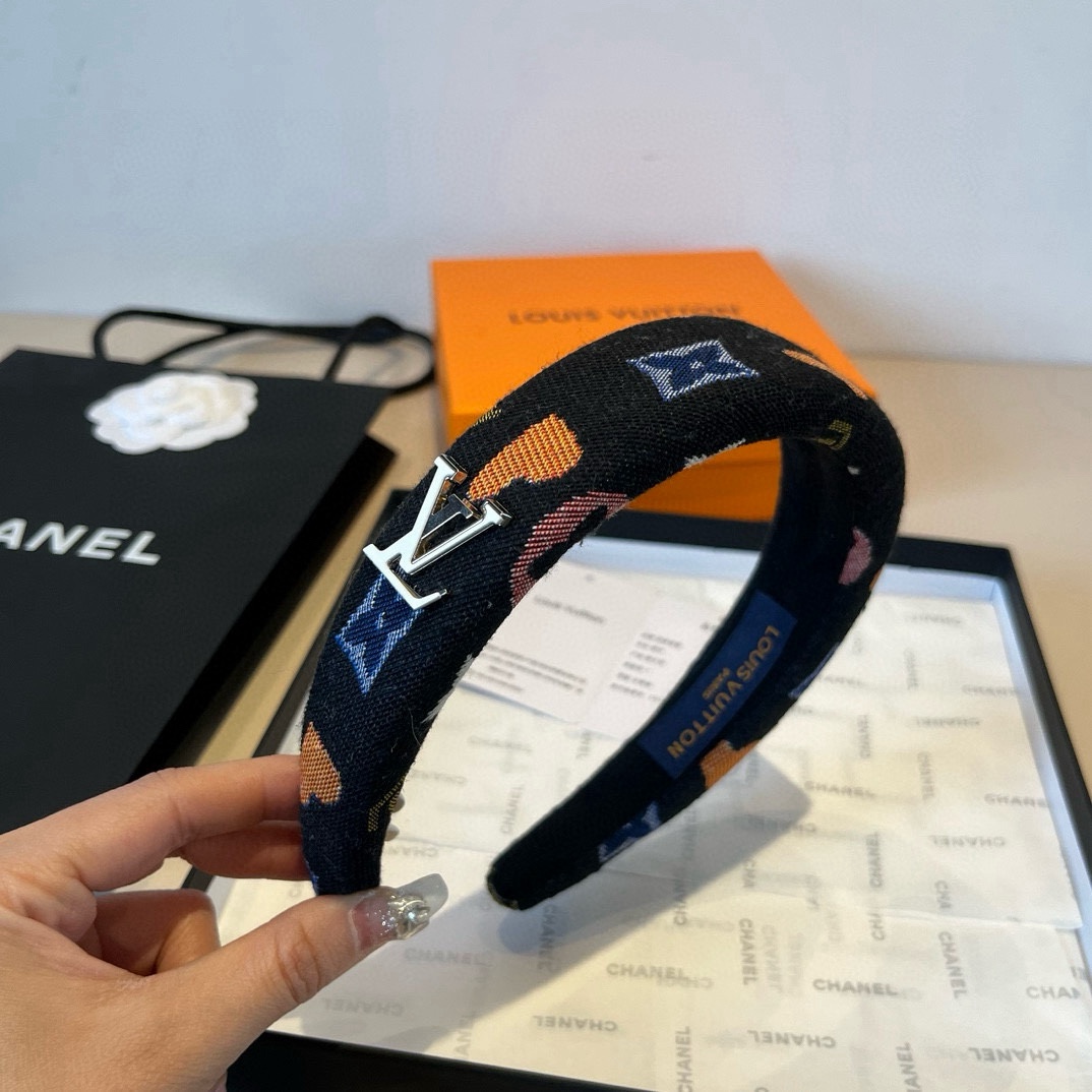 🆕

Lv路易威登新款老花发箍