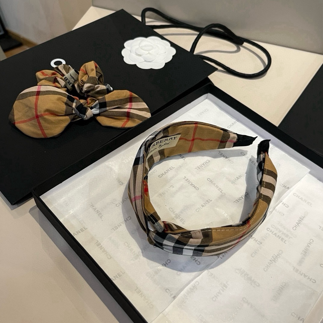 🆕（单个）

Burberry巴宝莉新款发箍