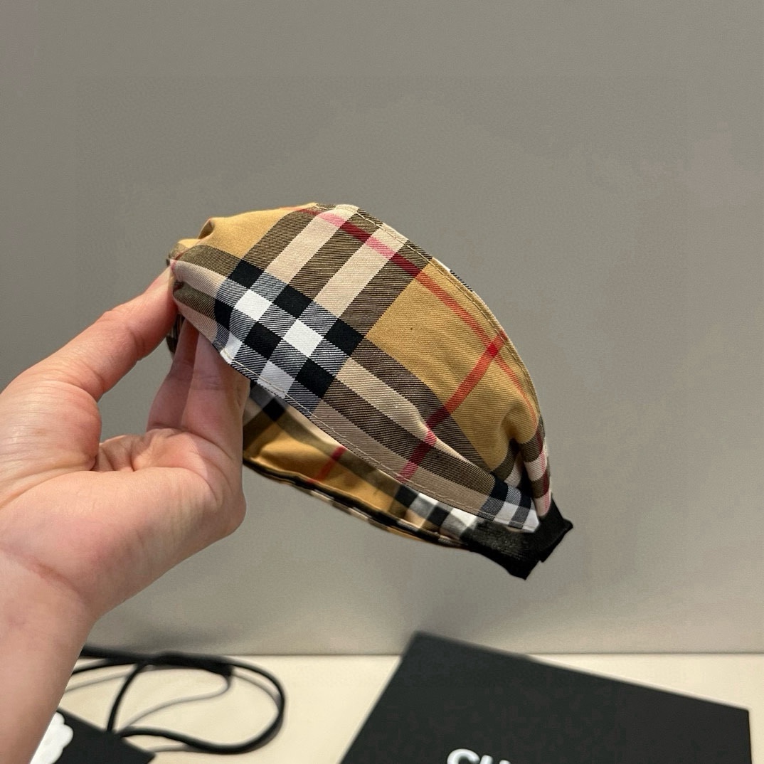 🆕（单个）

Burberry巴宝莉新款发箍