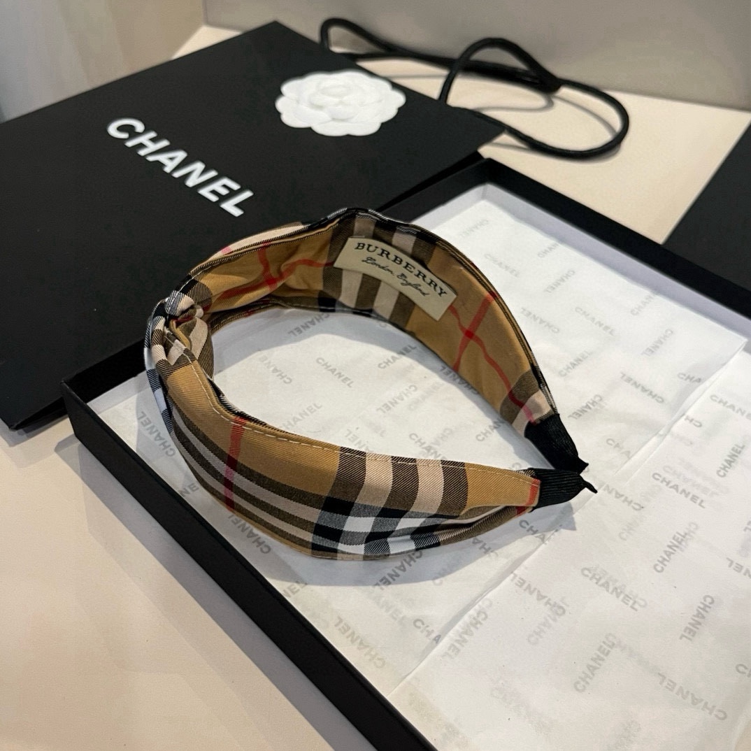 🆕（单个）

Burberry巴宝莉新款发箍