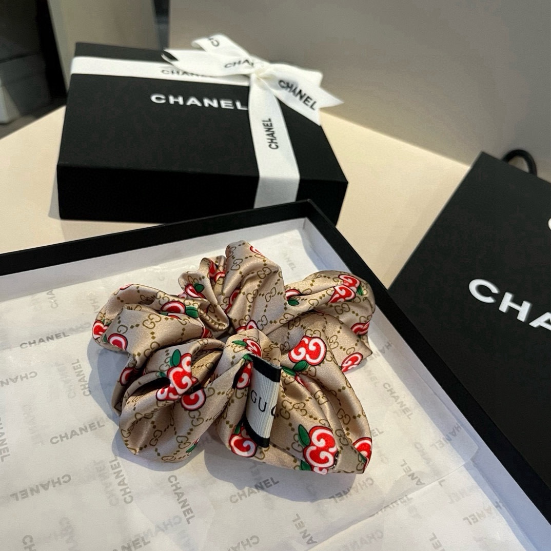 🆕

Gucci古奇新款蕾丝发箍