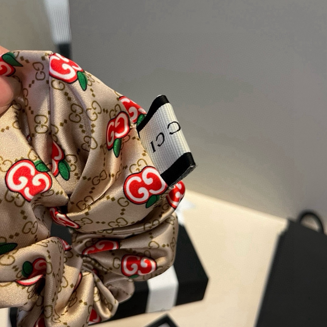 🆕

Gucci古奇新款蕾丝发箍