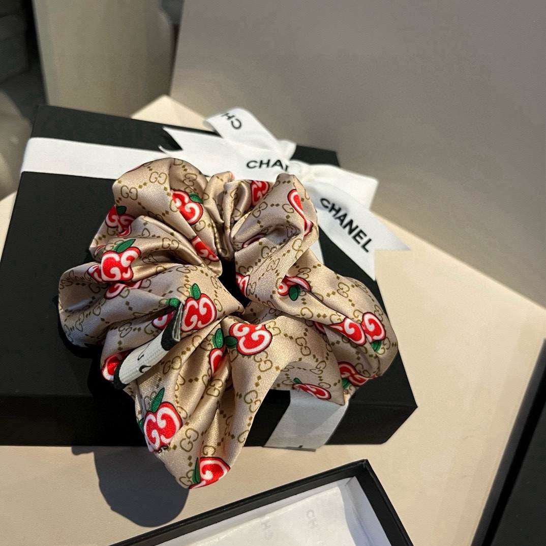 🆕

Gucci古奇新款蕾丝发箍