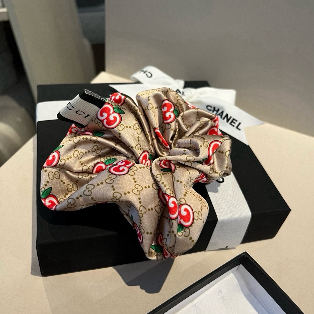 🆕

Gucci古奇新款蕾丝发箍