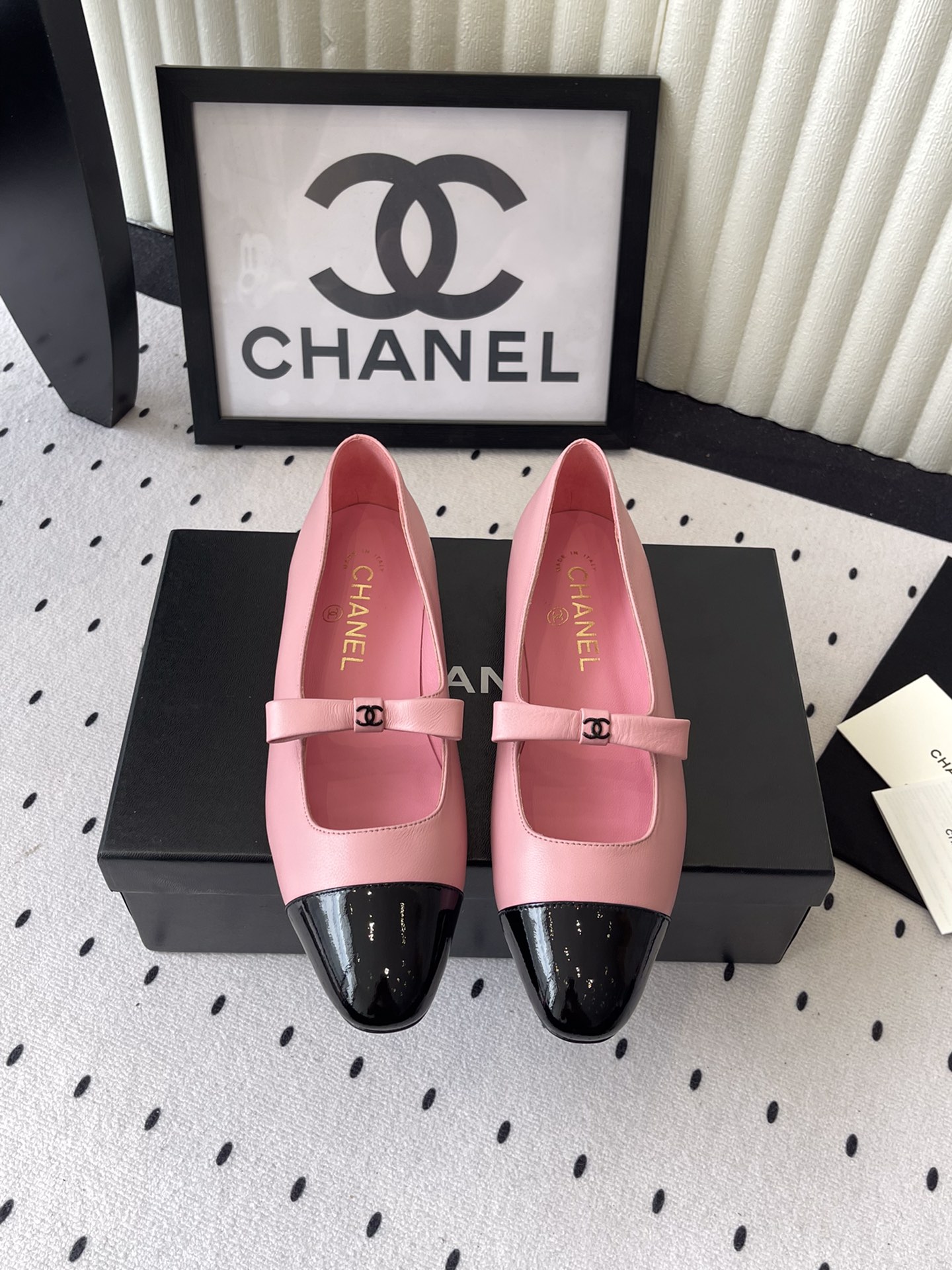 NO:448366,Chanel's new Mary Jane single shoes, high-version shipment, perfectly blending classic elegance and fashion, the details show the luxurious texture, and the soft temperament of women are shown while walking. Imported sheepskin uppers, sheepskin inner footbeds, Italian genuine leather soles. Size: 35-39 (customized for 40.41), Mary Jane, chanel, mary jane, sheepskin, Leather soles19860909Chanel新款玛丽珍单鞋 高版本出货 将经典优雅与时尚完美融合 细节处尽显奢华质感 行走间尽显女性的柔美气质 进口羊皮鞋面 羊皮内里垫脚 意大利真皮大底 Size: 35-39（40.41订做）,玛丽珍,chanel,mary jane,sheepskin,Leather soles,Women's Shoes