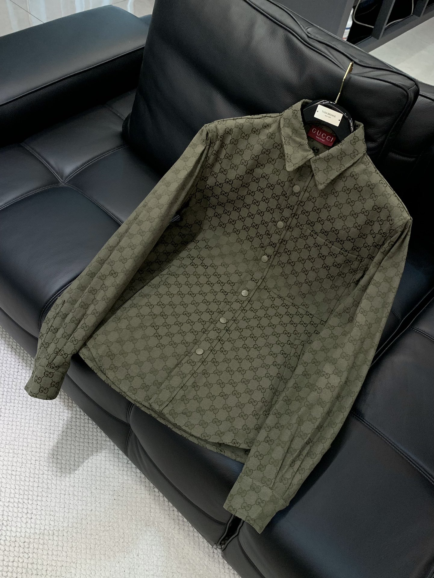 “Autumn 2025 Fashion: Gucci Clothing Collection with Synchronized Cabinets and Special Features” - 图片 3