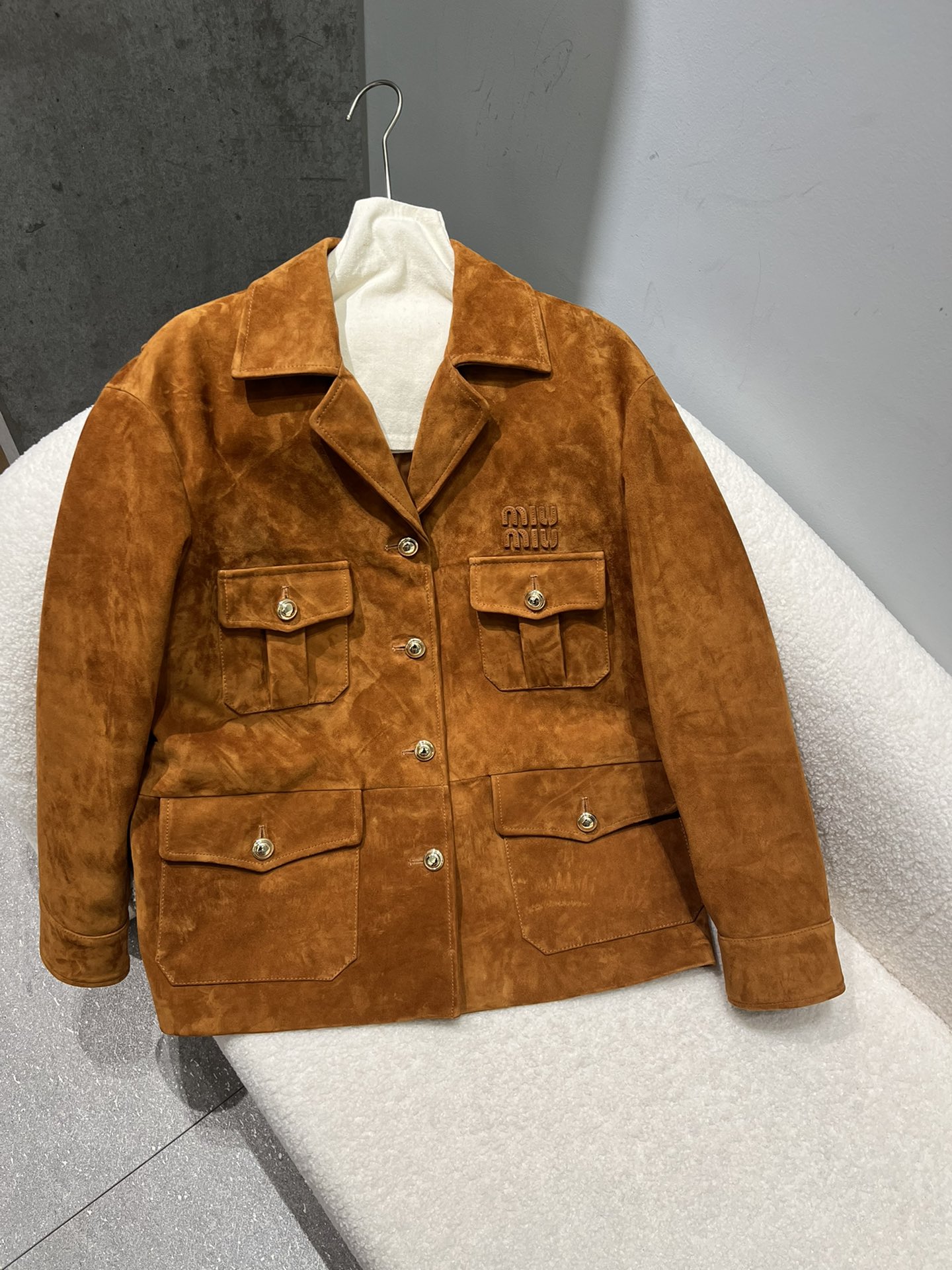 NO:785886,Size S- Xl, similar to the previous wide version, loose version, Miu Miu-clothing,19860909尺寸S- Xl,和前面的阔版尺寸差不多,宽松版型,缪缪-服装,,Women's clothing