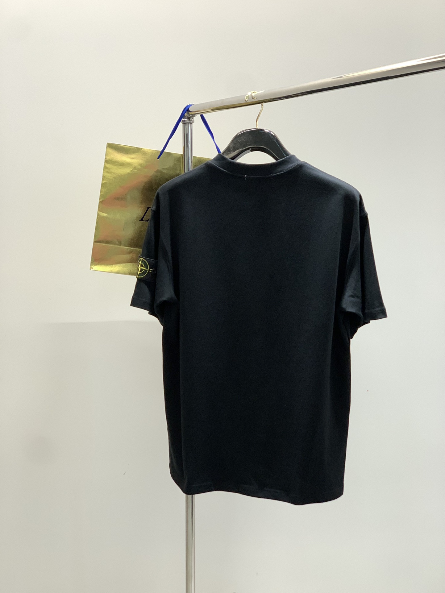Cotton Shorts with Wide Shoulders and Brass Details in Multiple Sizes – Rock Island Collection - 图片 2