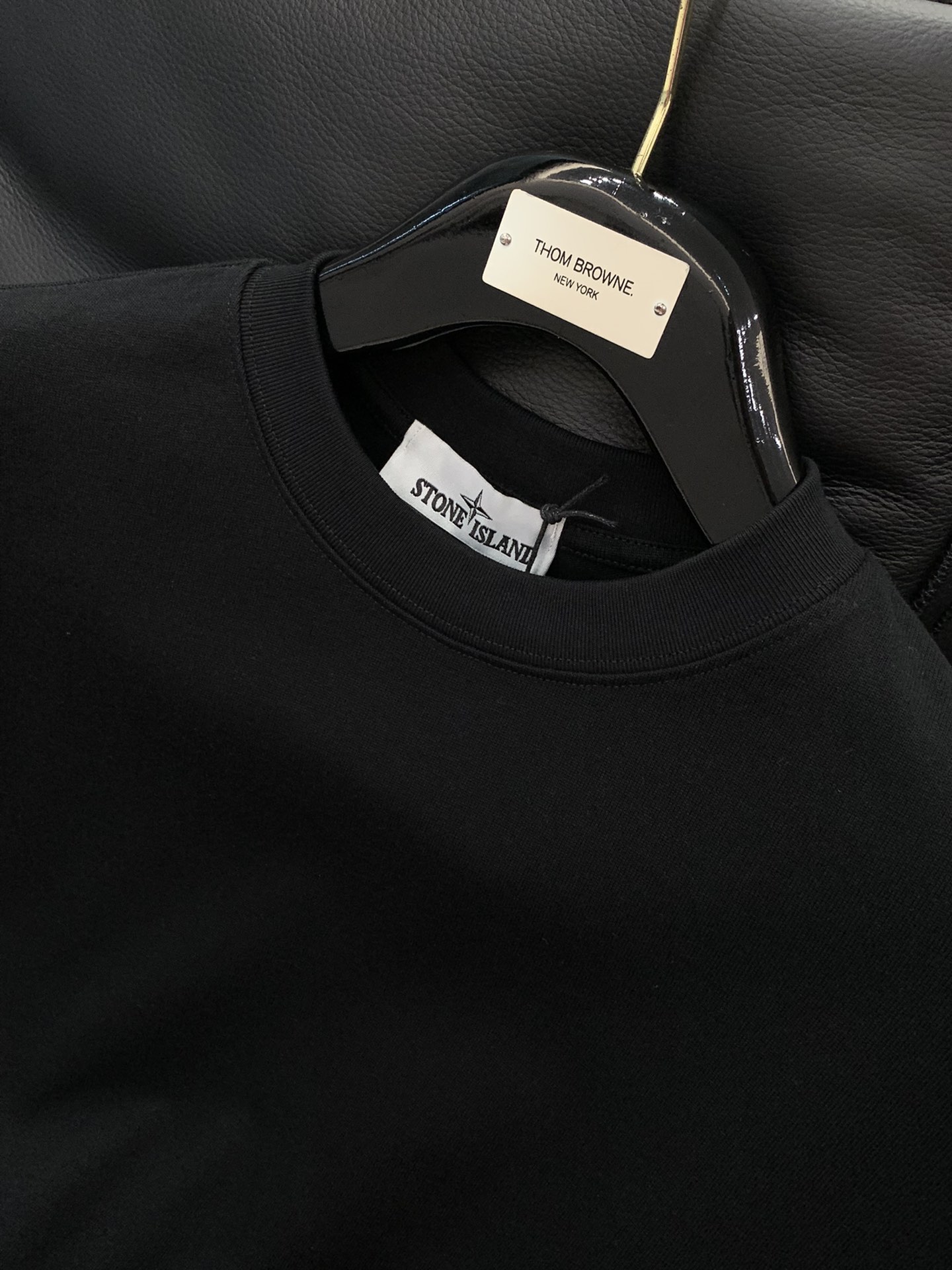 Cotton Shorts with Wide Shoulders and Brass Details in Multiple Sizes – Rock Island Collection - 图片 4