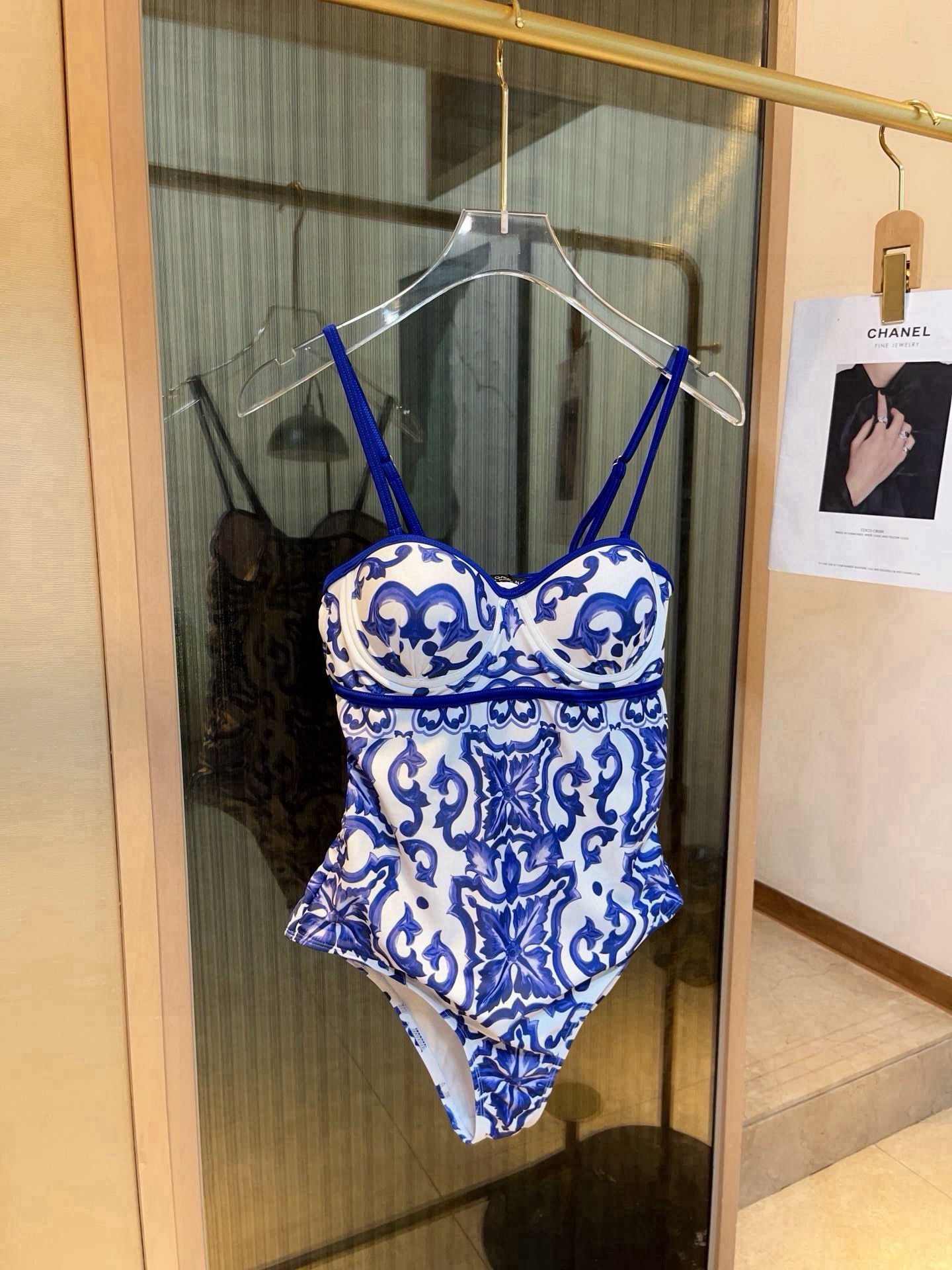 NO:376943,D&G's new one-piece swimsuit, careful design, suitable for various scenes of swimsuits♀Seaside Swimming pool, hot spring, water park, rafting can be worn inside, one-piece design covers the flesh and looks tall, and the abdomen is a little fleshy, and it doesn't affect our beauty. The back design reveals beautiful back S M L XL swimsuits, swimsuits, swimsuits, bikinis, Dolce & Gabbana, swimsuits, bikinis19860909D&G新款连体泳衣 ,小心机设计,适合多种场景的游泳衣♀海边 游泳池 温泉 水上乐园 漂流都可以内搭也完全可以 连体设计遮肉显高挑 腹部有点肉肉也不影响咱美美的 背面设计大露美背S M L XL泳衣泳裤比基尼,泳衣，泳裤，比基尼,Dolce&Gabbana,swimsuits,bikinis,accessory