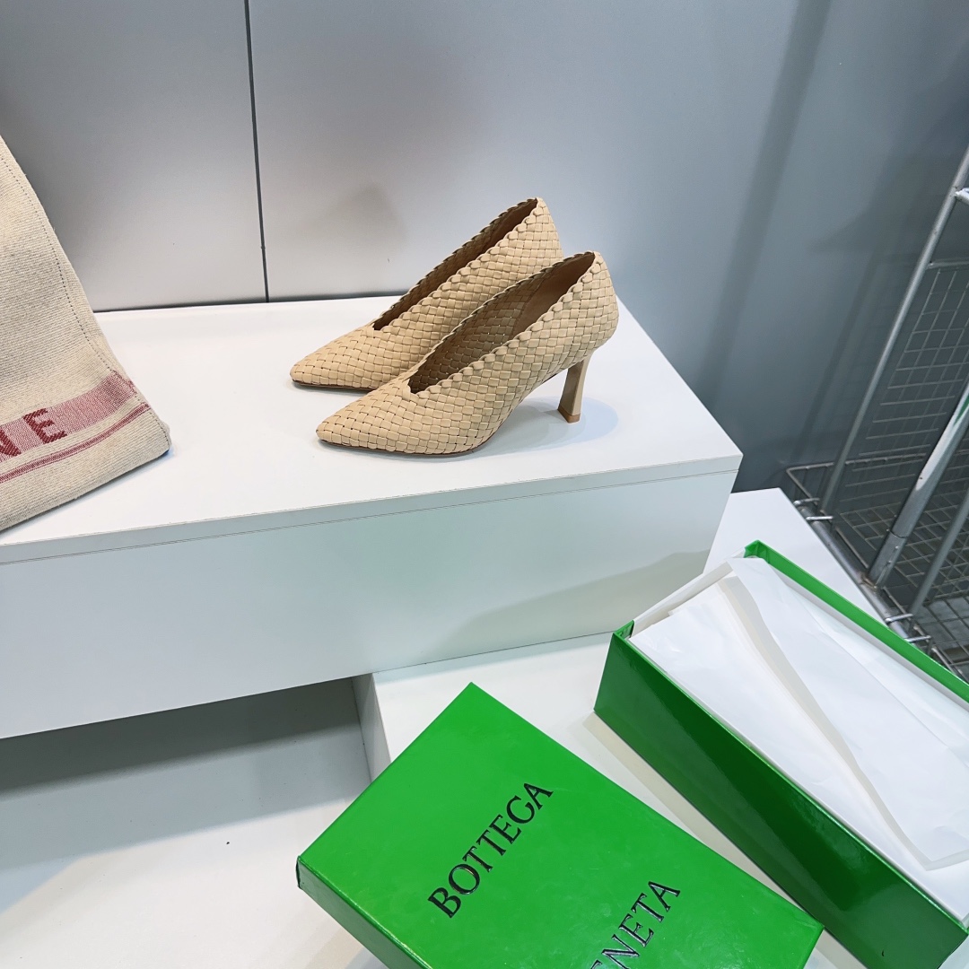 Bottega Veneta’s High-Quality Leather Sandals for 2025 Spring and Summer - 图片 9