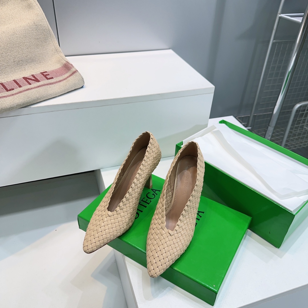 Bottega Veneta’s High-Quality Leather Sandals for 2025 Spring and Summer - 图片 8