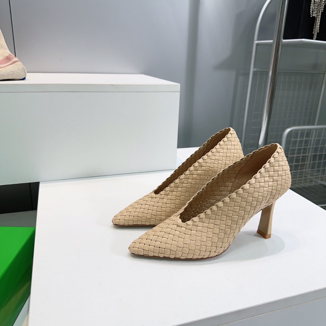 Bottega Veneta’s High-Quality Leather Sandals for 2025 Spring and Summer - 图片 4