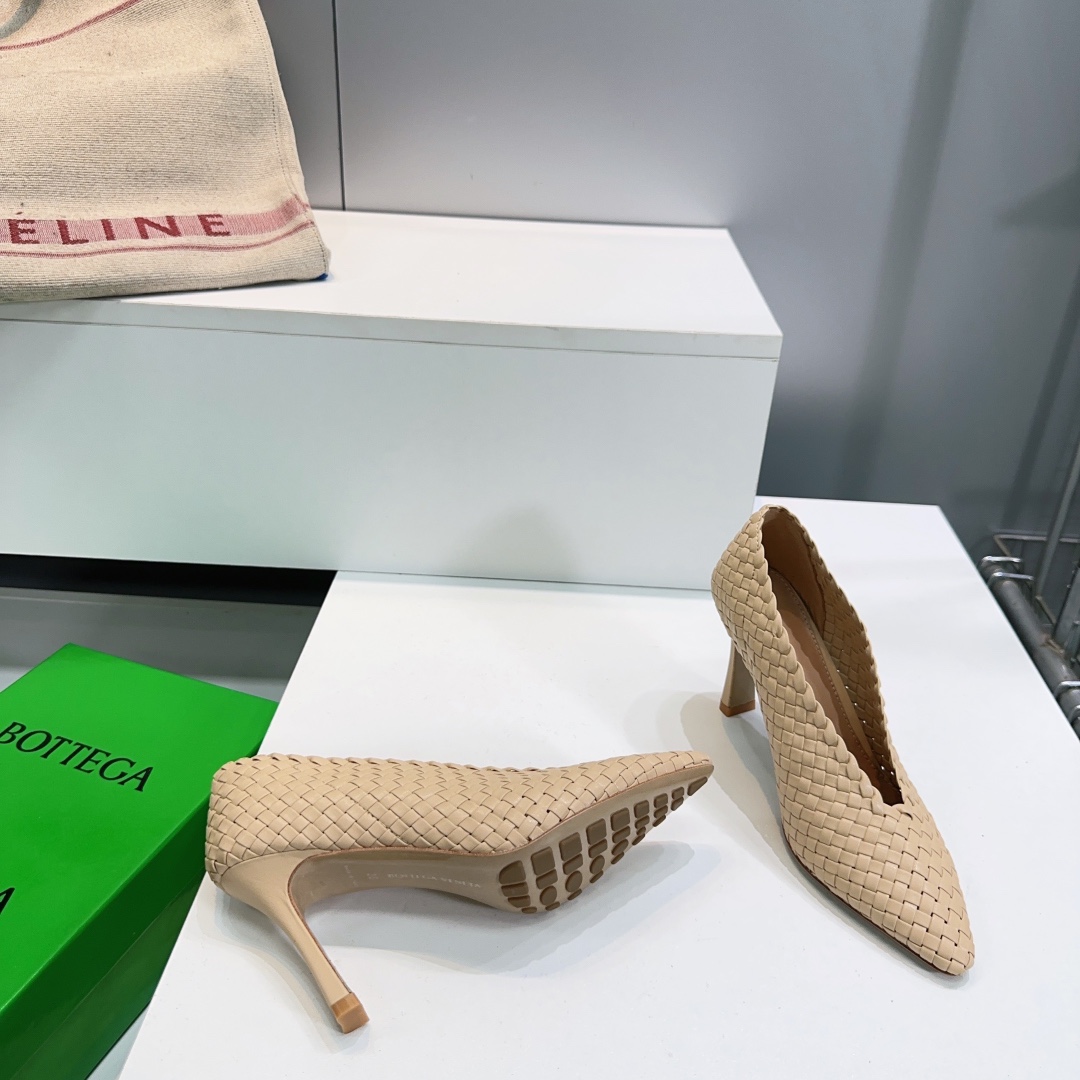 Bottega Veneta’s High-Quality Leather Sandals for 2025 Spring and Summer - 图片 6