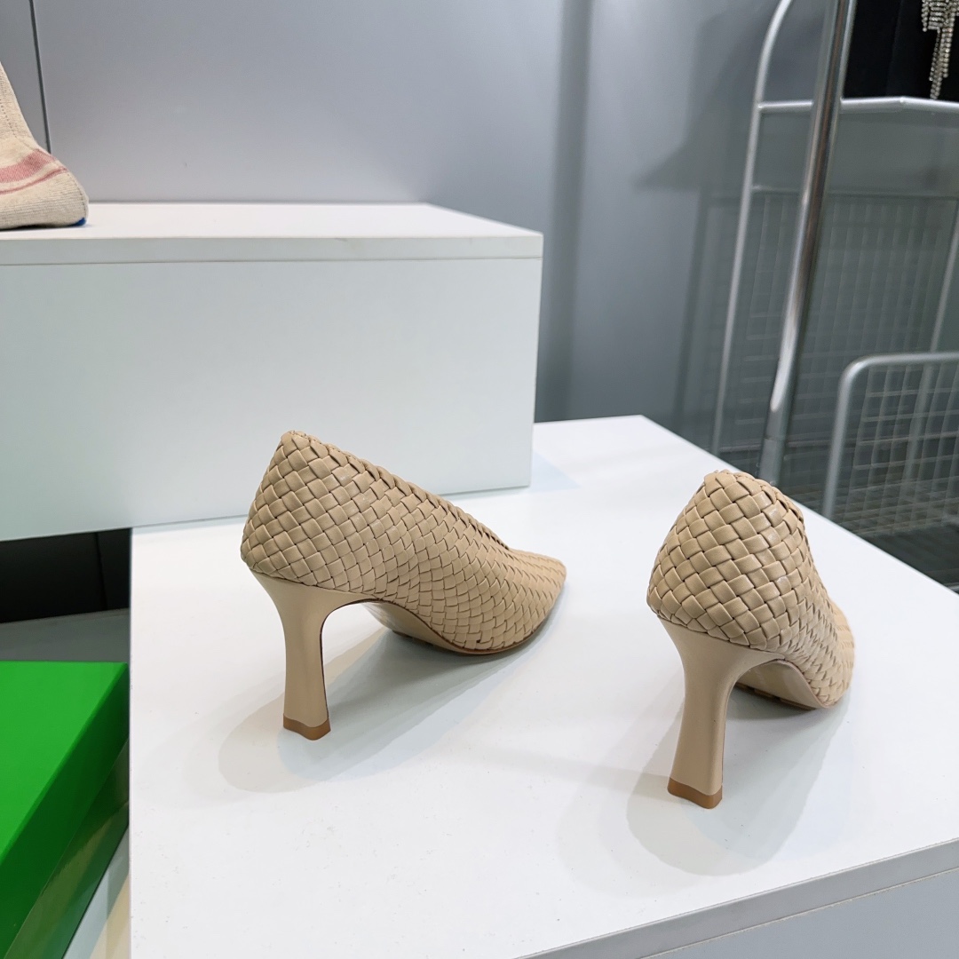 Bottega Veneta’s High-Quality Leather Sandals for 2025 Spring and Summer - 图片 5