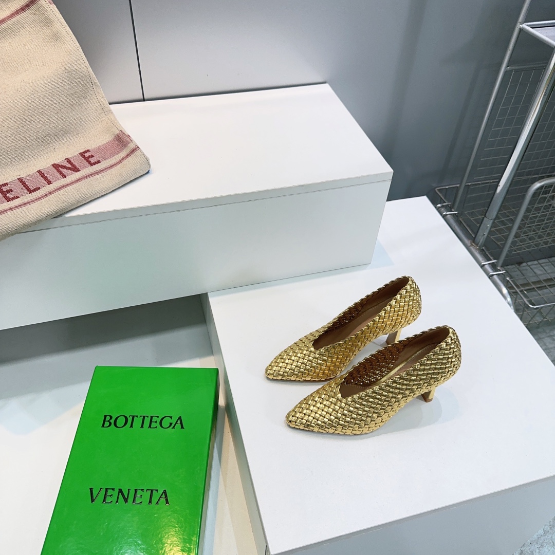Bottega Veneta’s High Quality Hand-Woven Leather Sandals for 2025 Spring and Summer - 图片 3