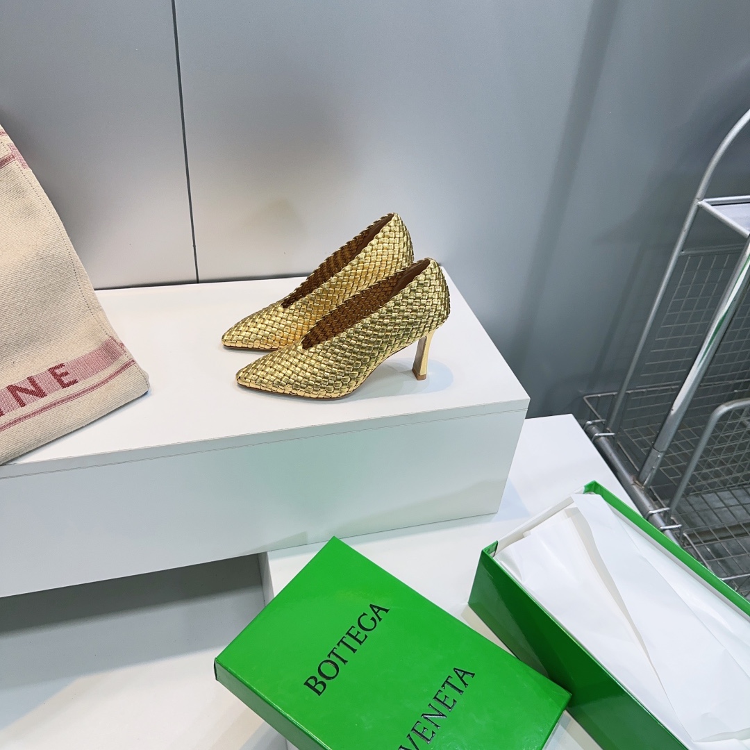 Bottega Veneta’s High Quality Hand-Woven Leather Sandals for 2025 Spring and Summer - 图片 1
