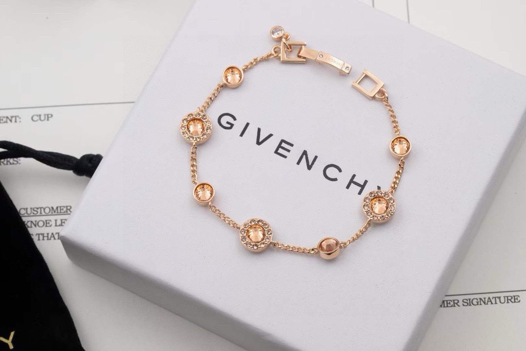  givenchy 纪梵希 圆钻满天星施华洛水晶手链

纪梵希水晶手链，和施华洛世奇的合作款，立体双面镶
