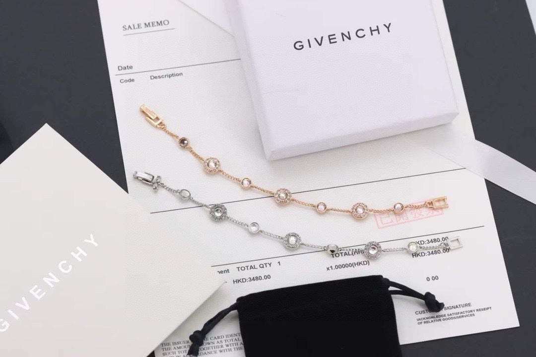  givenchy 纪梵希 圆钻满天星施华洛水晶手链

纪梵希水晶手链，和施华洛世奇的合作款，立体双面镶