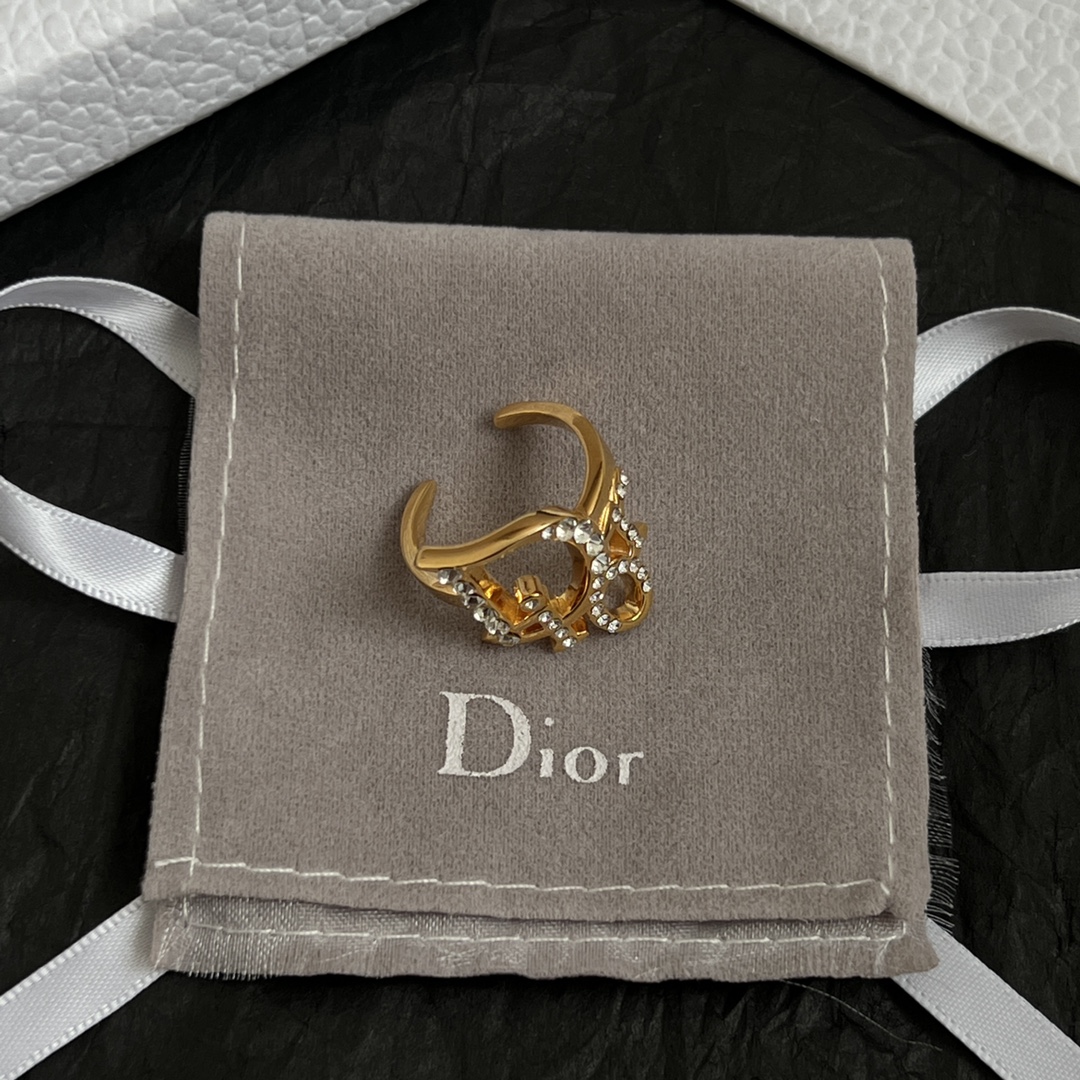 【】👑Dior 迪奥  中古 戒指 专柜一致上新 精选原版一致 黄铜材质 甜美气质高雅。