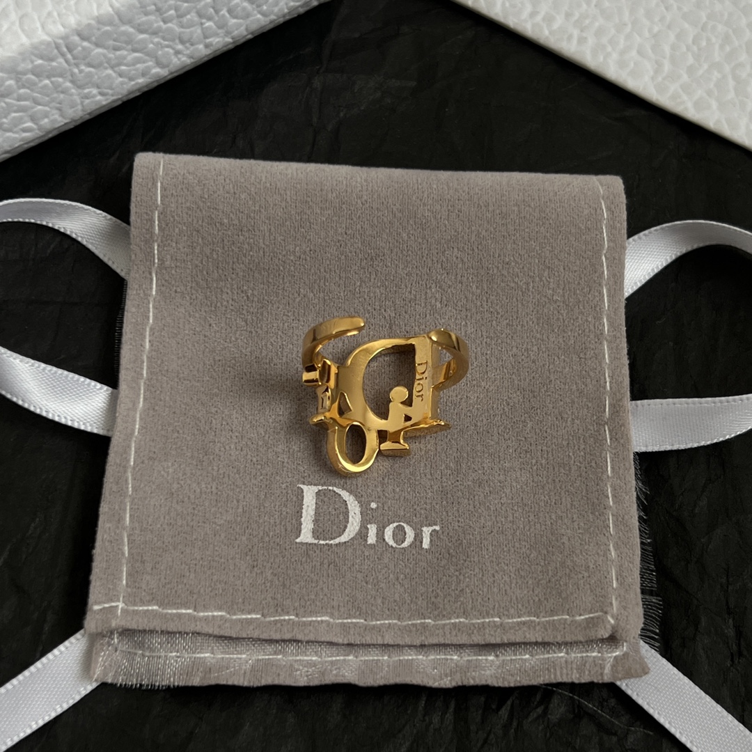 【】👑Dior 迪奥  中古 戒指 专柜一致上新 精选原版一致 黄铜材质 甜美气质高雅。