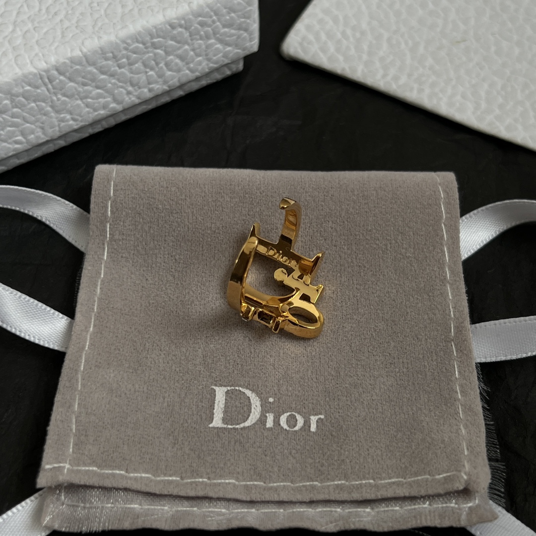 【】👑Dior 迪奥  中古 戒指 专柜一致上新 精选原版一致 黄铜材质 甜美气质高雅。
