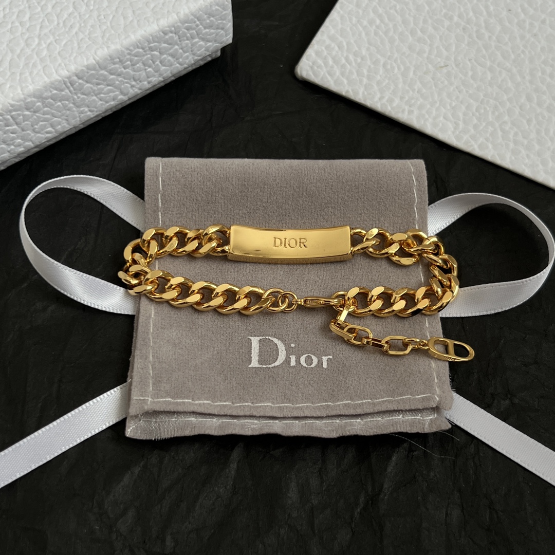 【】👑Dior 迪奥 手链 精选原版一致 黄铜材质 甜美气质高雅。