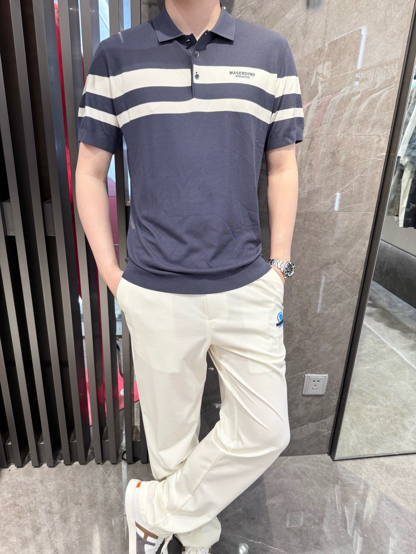 NO:483819,Dino luxury products - brand authentic products in 2025 latest polo shipments, hot-selling items in Europe and the United States!  Select custom recycled fiber fabrics from imported Italian brands, and the unique logo on the chest is matched with the latest design to highlight fashion!  Number of codes 48-56 (model 180/140 wears 50, with Hong Kong Lane Crawford gift box packaging), alexander wang19860909Dino奢品-品牌正品2025最新polo出货 欧美热销单品！精选意大利进口品牌定制再生纤维面料,胸前独特的标志搭配最新的设计,彰显时尚 ！码数48-56（模特180/140穿50,配香港连卡佛礼盒包装）,,alexander wang,Men's clothing