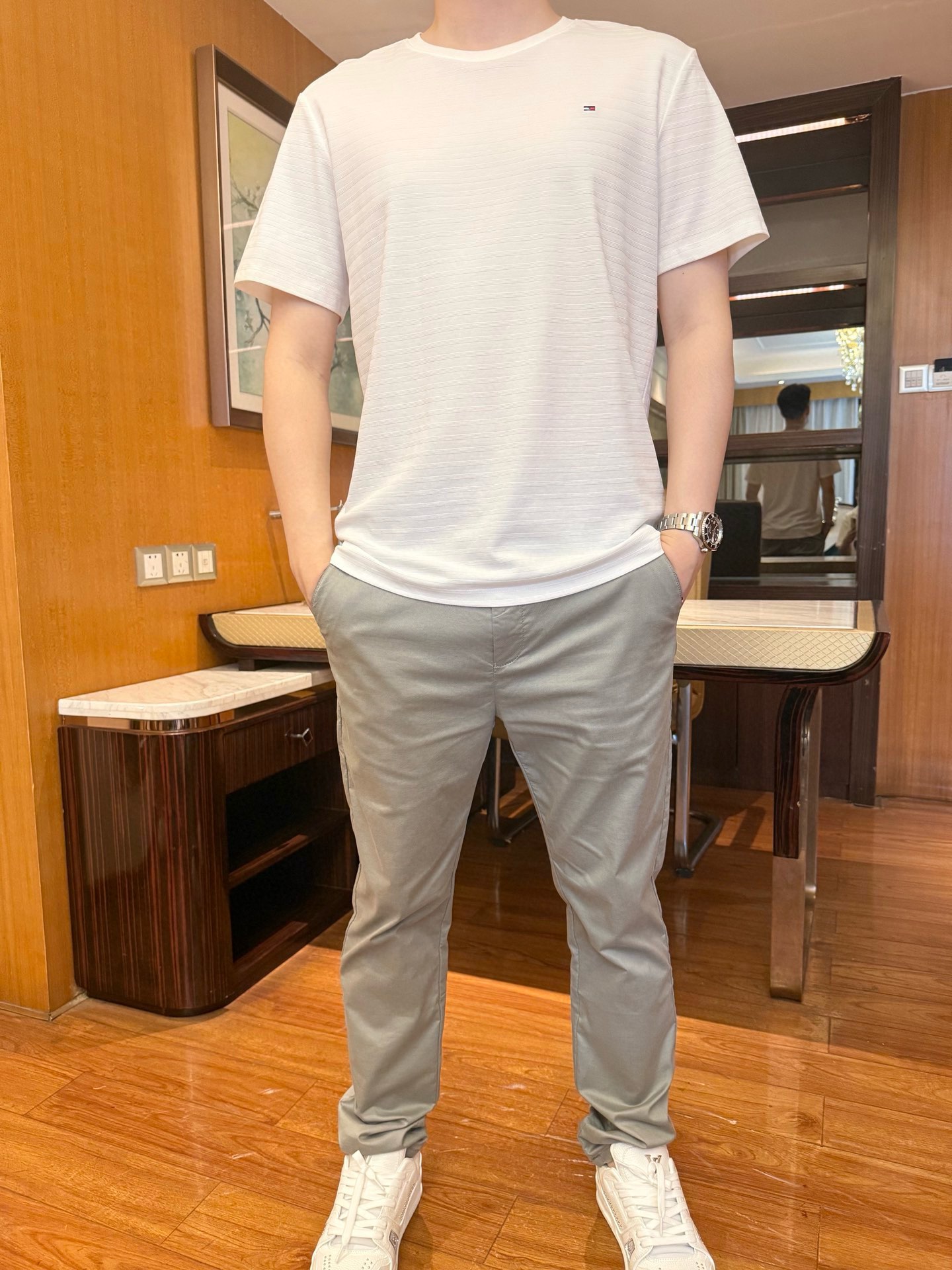 NO:483795,Tommy-2025 counter latest hot T-shirt shipment, hot-selling items in European and American counters!  Selected Italian imported fine cotton fabrics with the latest design, the unique brand logo on the chest highlights fashion, the upper body effect can be seen. Number of codes 48-56 (model 180/140 wears 50, with Hong Kong Lane Crawford gift box packaging), tees, t-shirt, alexander wang19860909汤米-2025专柜最新爆款T恤出货 欧美专柜热销单品！精选意大利进口精棉面料搭配最新的设计,胸前的独特品牌标志彰显时尚 上身效果看得见.码数48-56（模特180/140穿50,配香港连卡佛礼盒包装）,,tees，t-shirt,alexander wang,Men's clothing