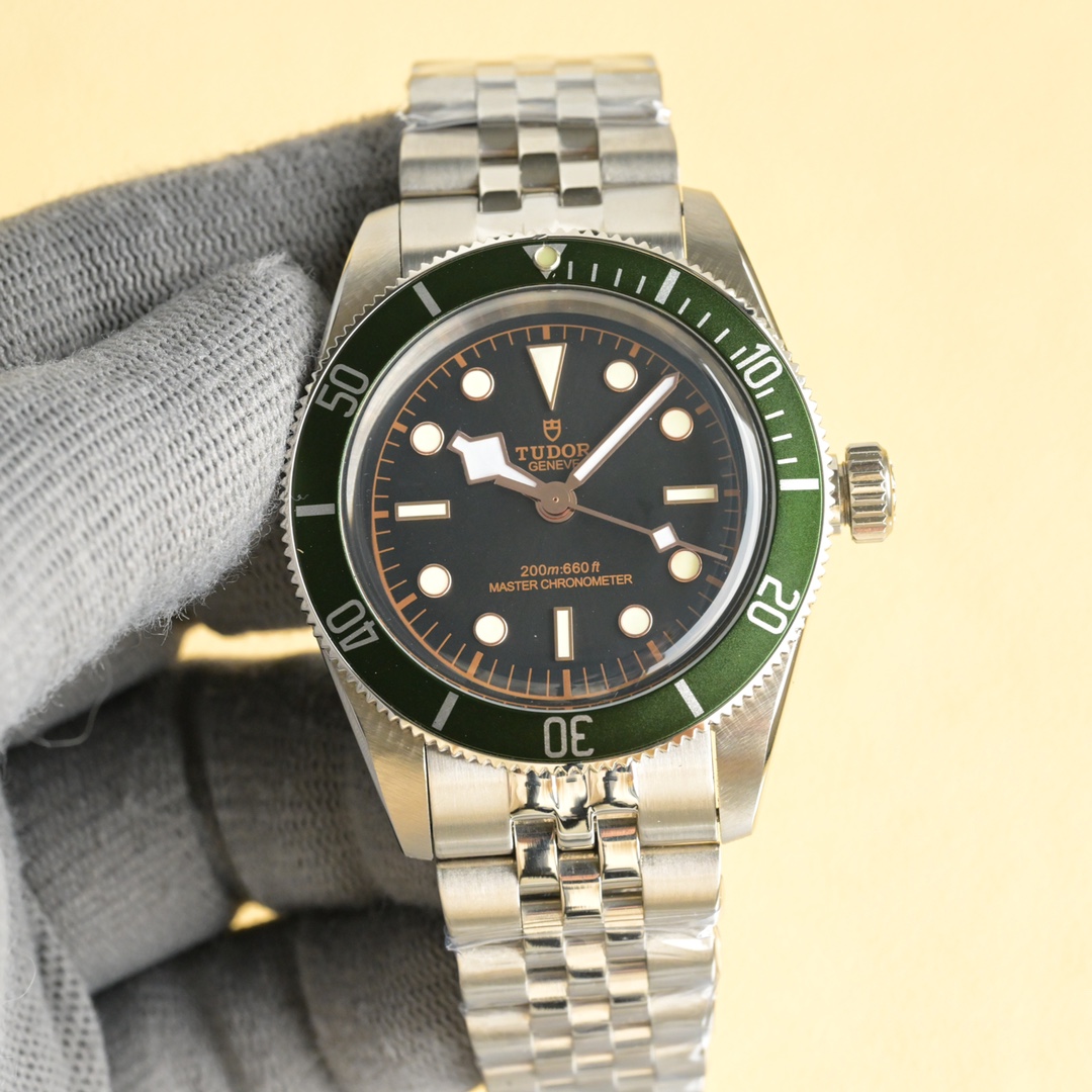 “White Gold Tudor Bay Watch: Innovative Design, Swiss Movement, Retro Style, Rolex Alternative – Review”