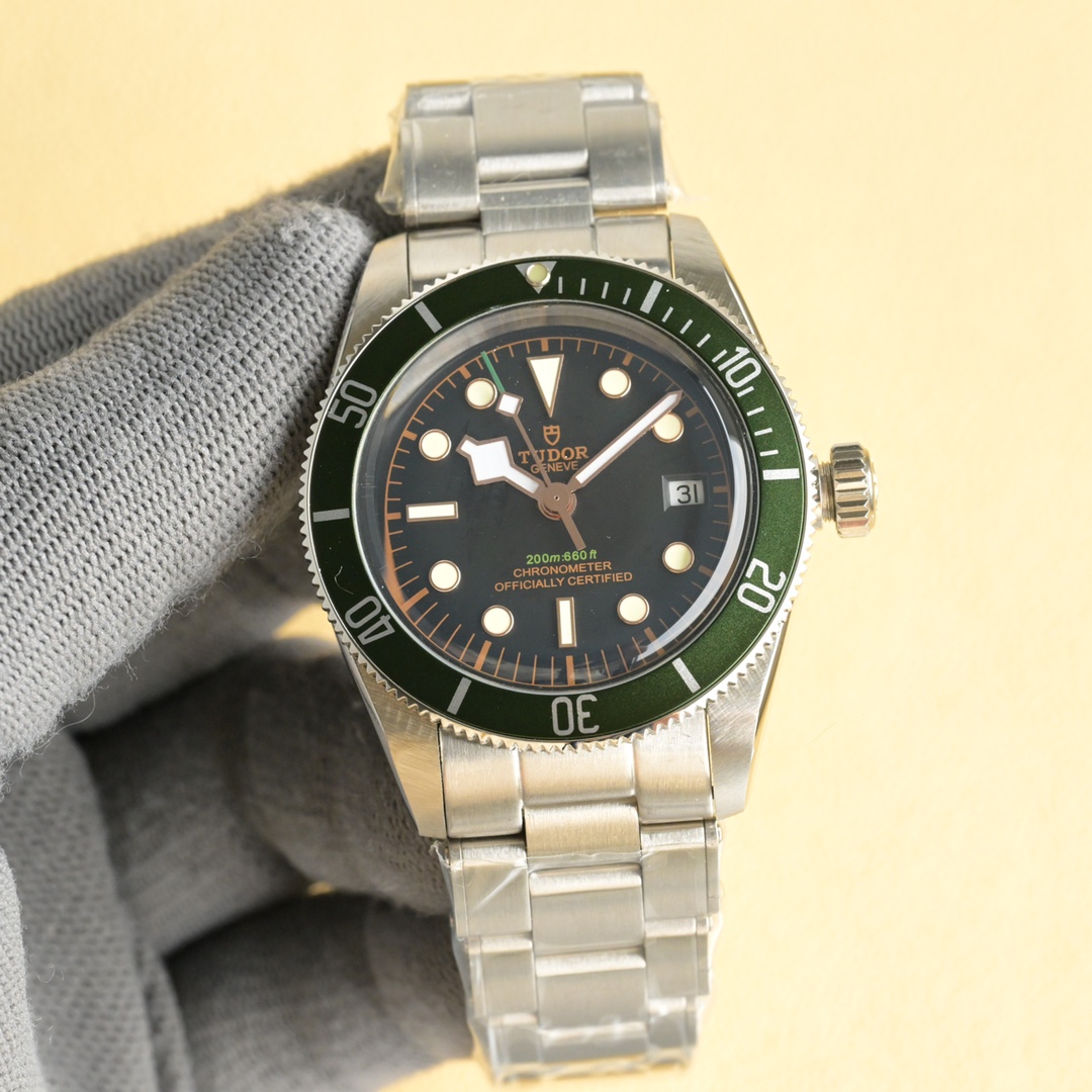 “White Gold Tudor Bay Watch: New Monochrome Design and Swiss 2824 Core Upgrade” - 图片 3