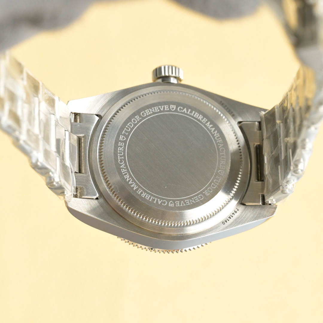 “White Gold Tudor Bay Watch: New Monochrome Design and Swiss 2824 Core Upgrade” - 图片 8